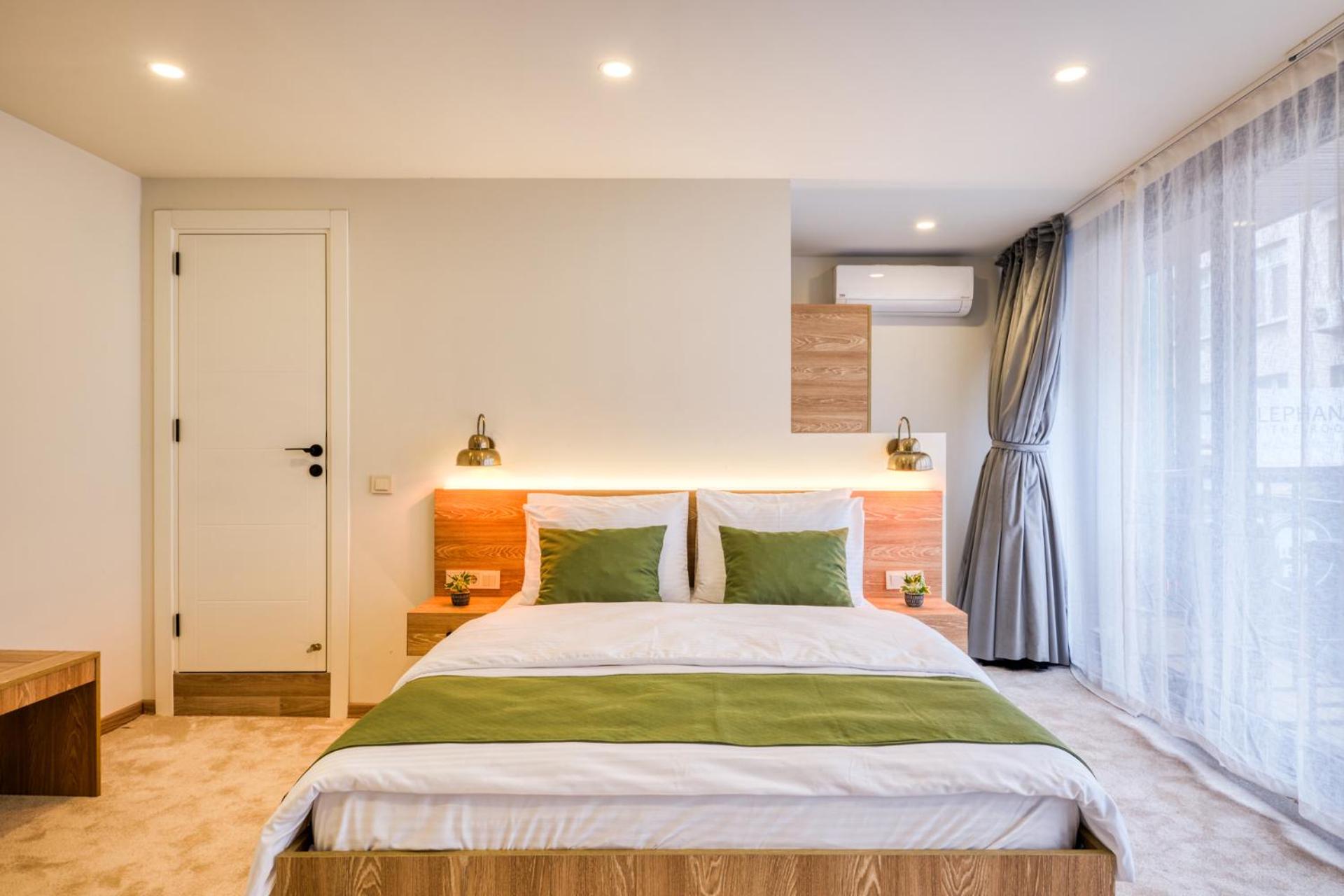 Deluxe Double Room with Balcony photo 3