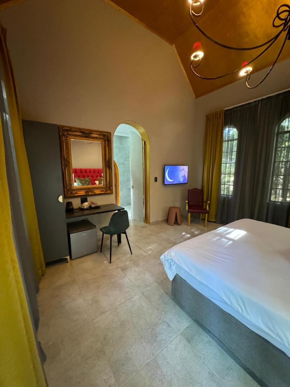 Superior Twin Room with Garden View - Photo 25