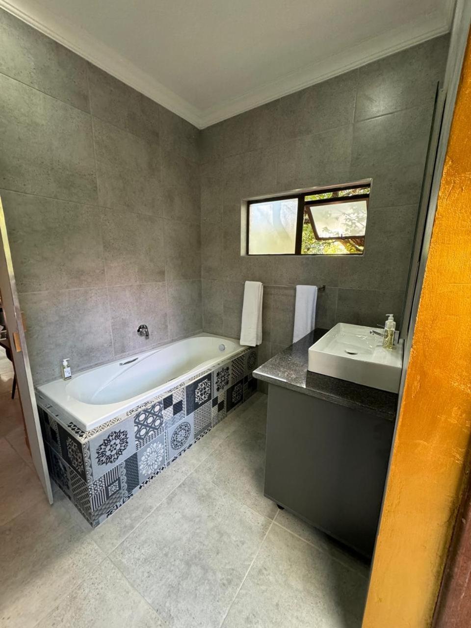 Superior Twin Room with Garden View - Photo 29