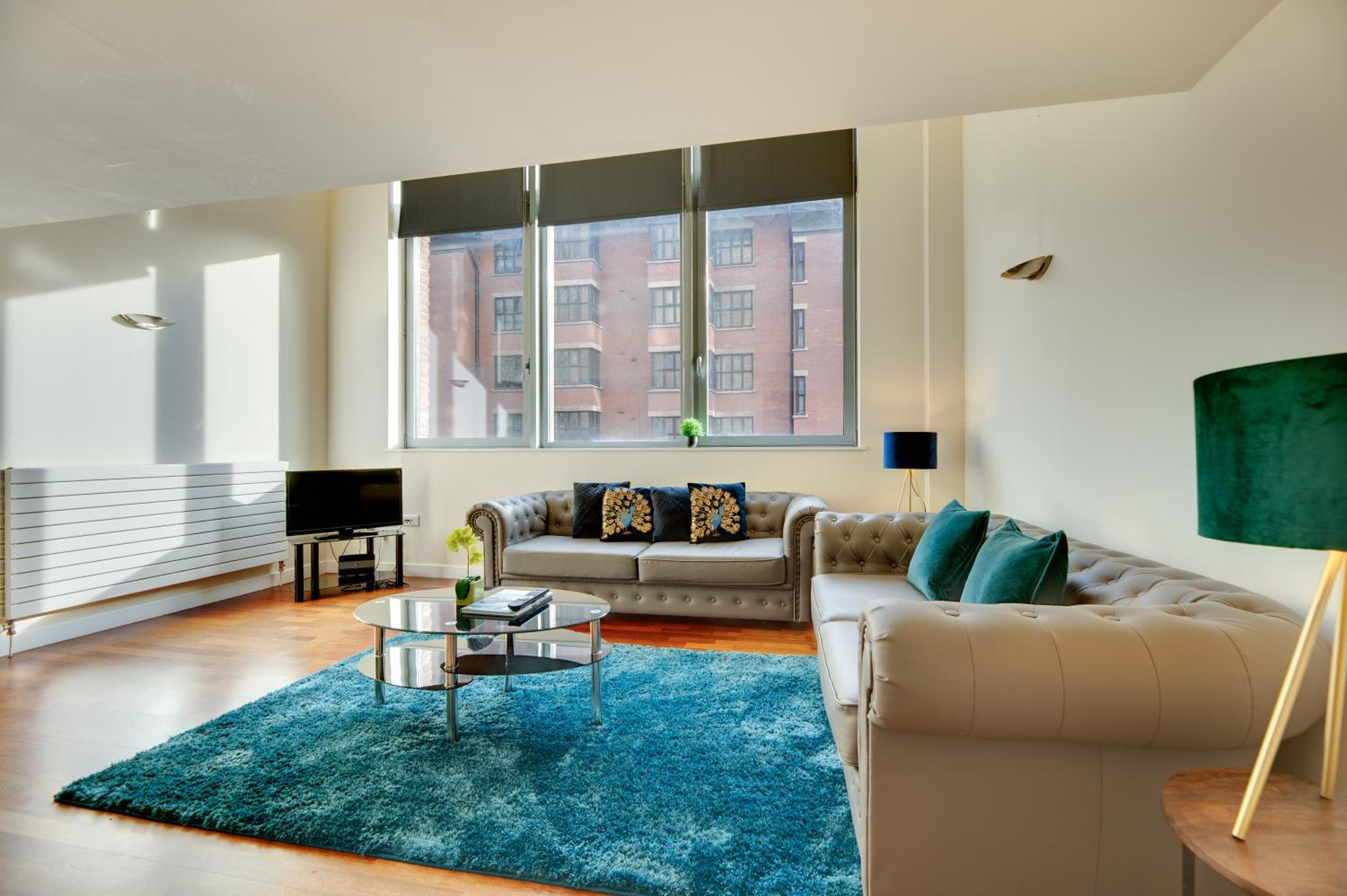 One-Bedroom Apartment photo 1