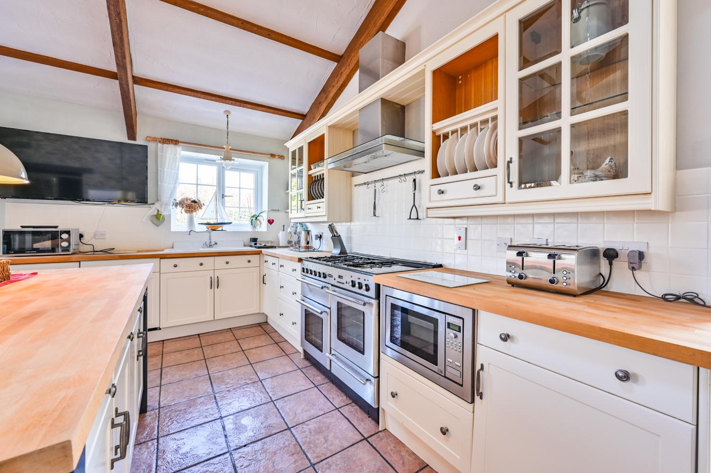 Holiday Home With Hot Tub - Pet Friendly photo 2