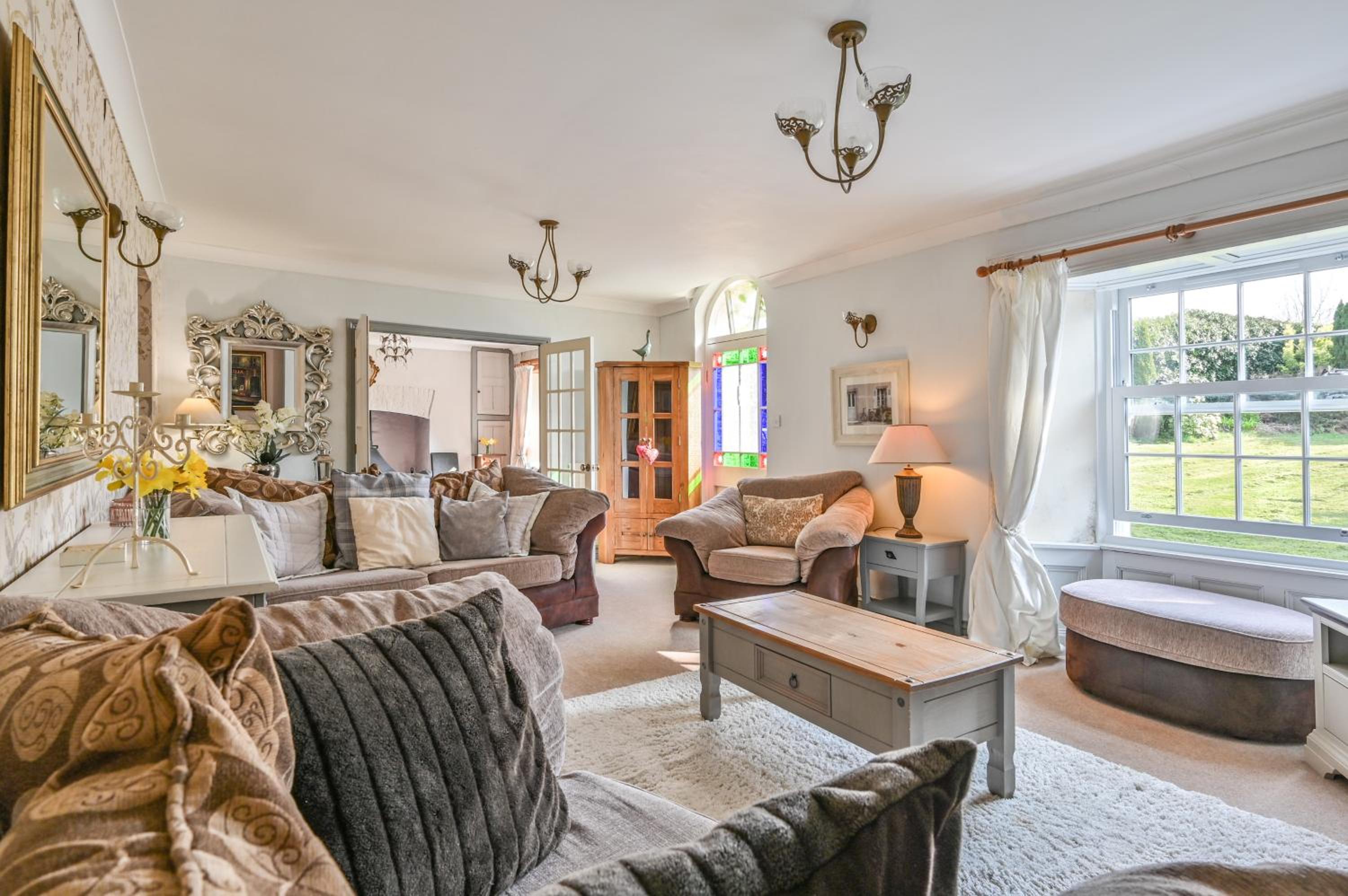 Holiday Home With Hot Tub - Pet Friendly