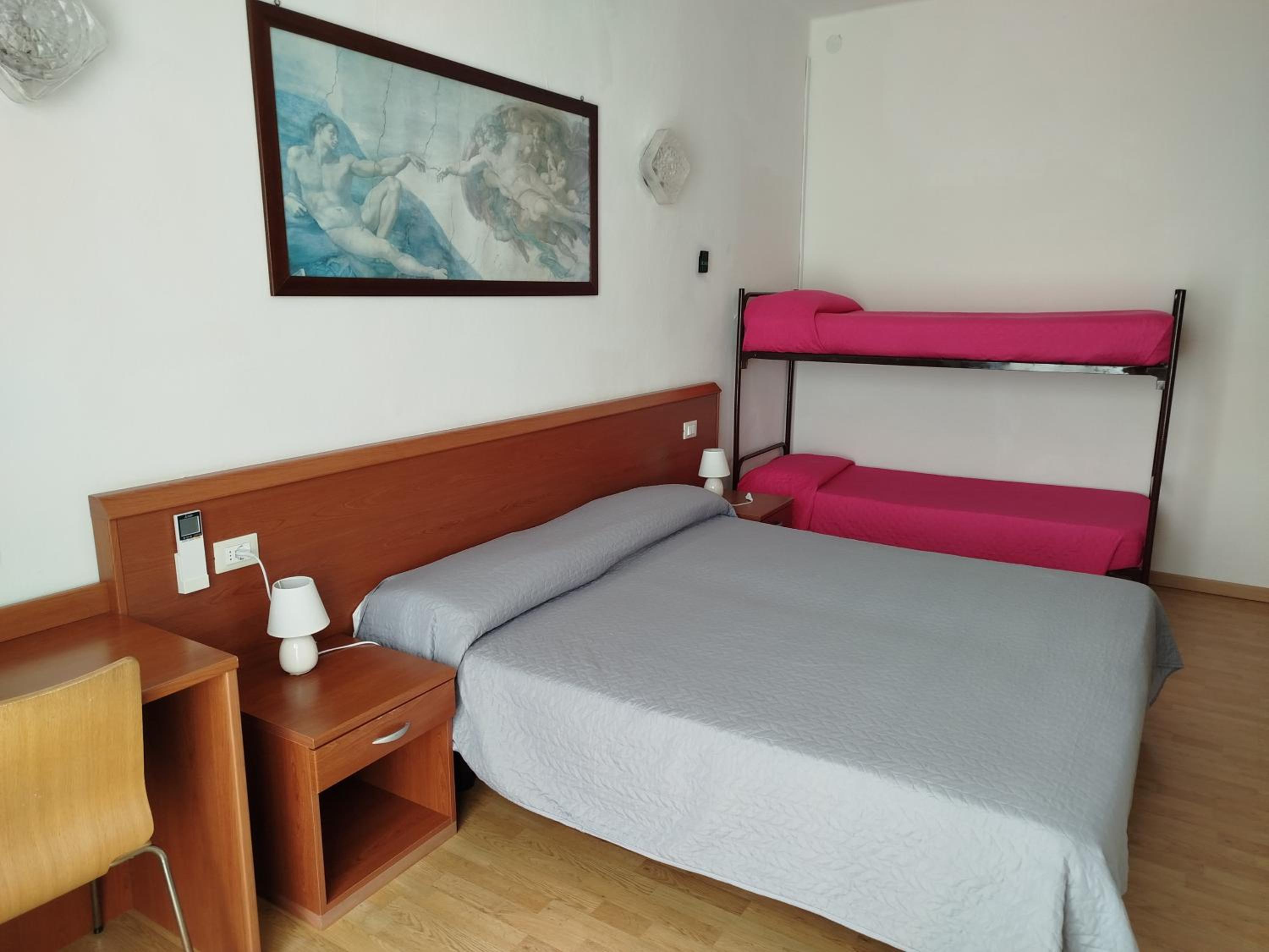 Economy Quadruple Room - Photo 2