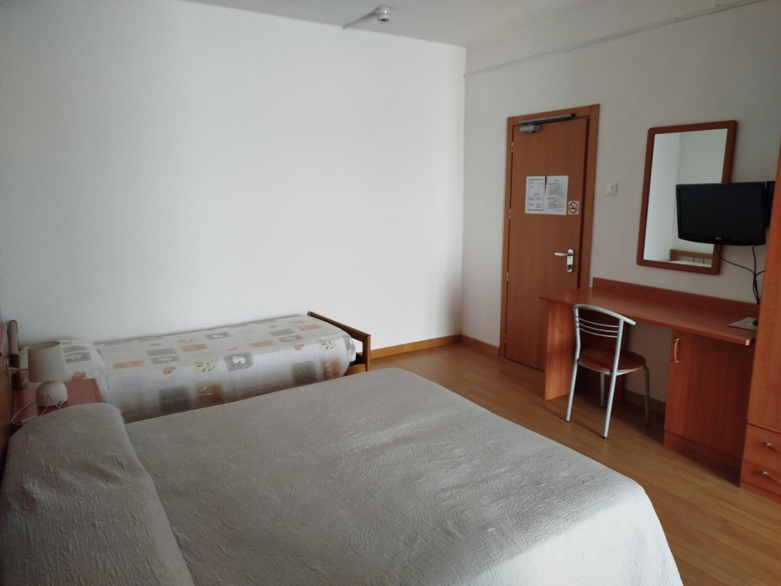 Economy Quadruple Room - Photo 1