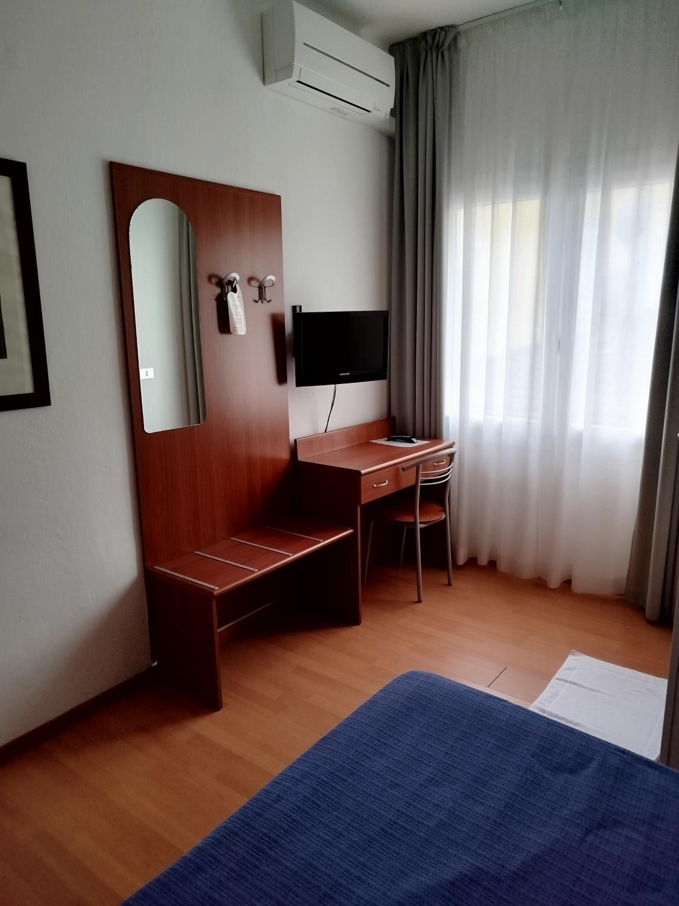 Economy Double Room photo 1