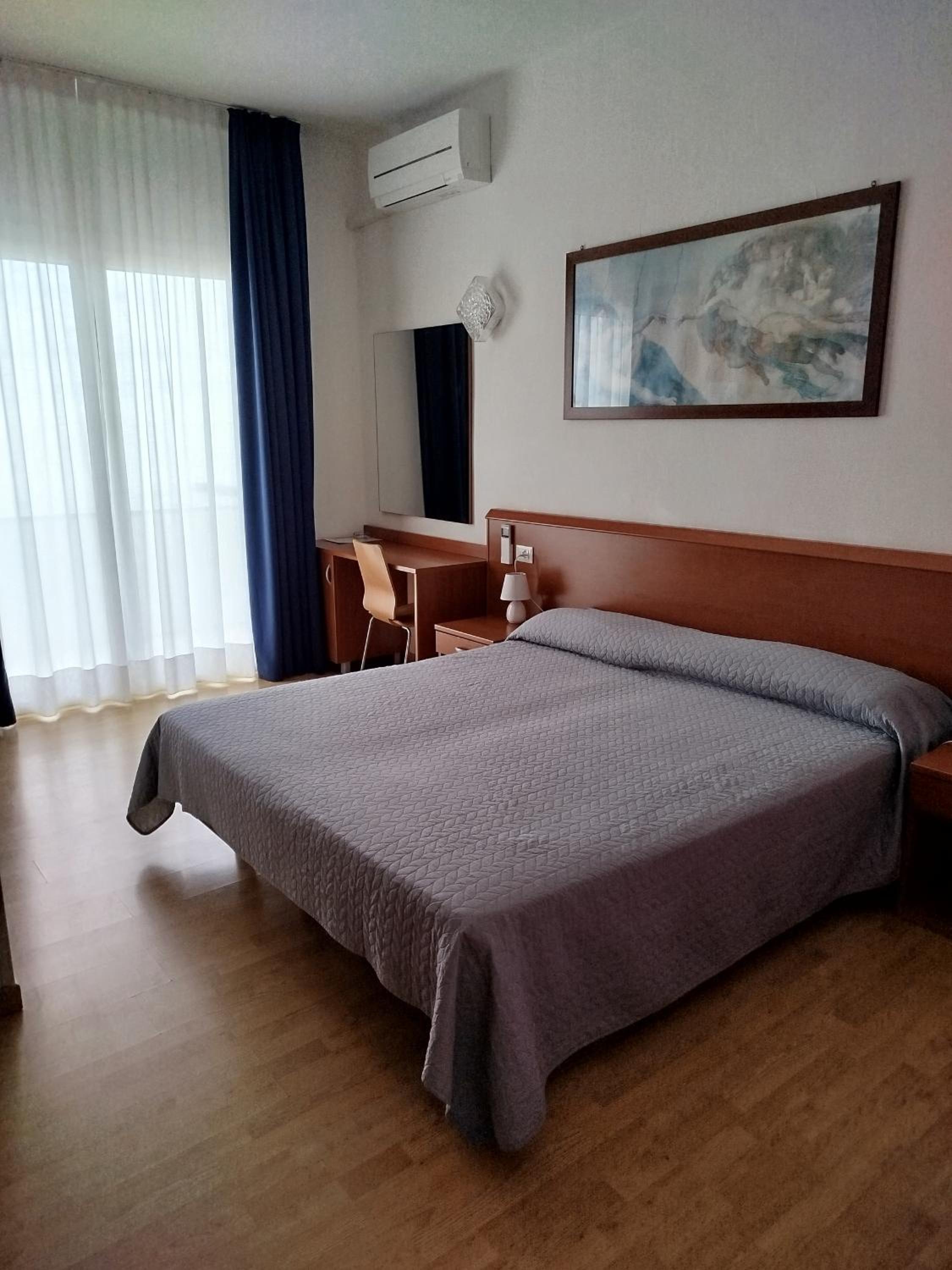 Economy Double Room - Photo 8