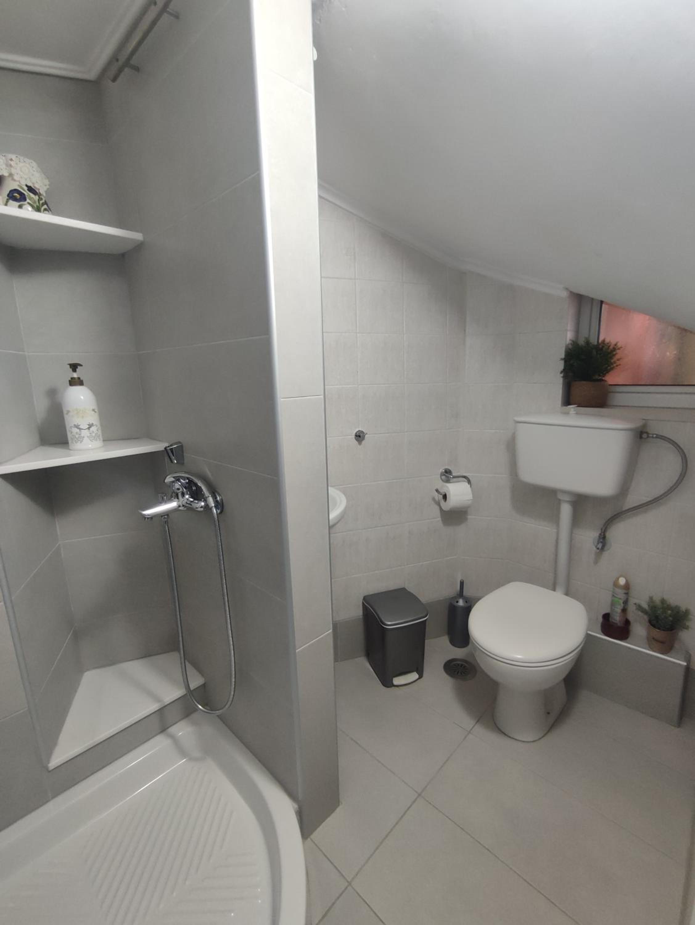 One-Bedroom Apartment - Photo 6
