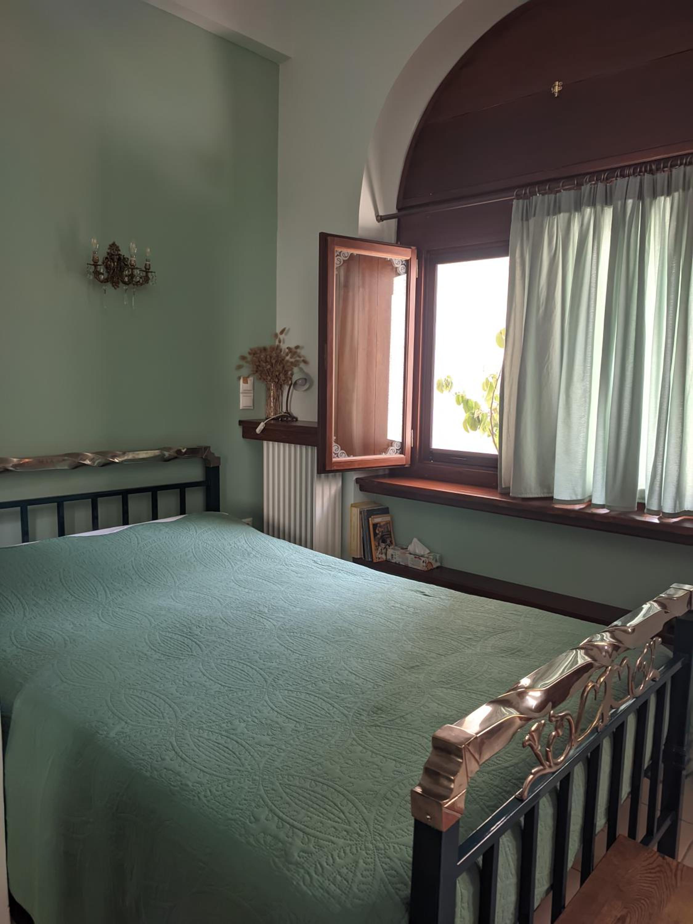 One-Bedroom Apartment - Photo 12