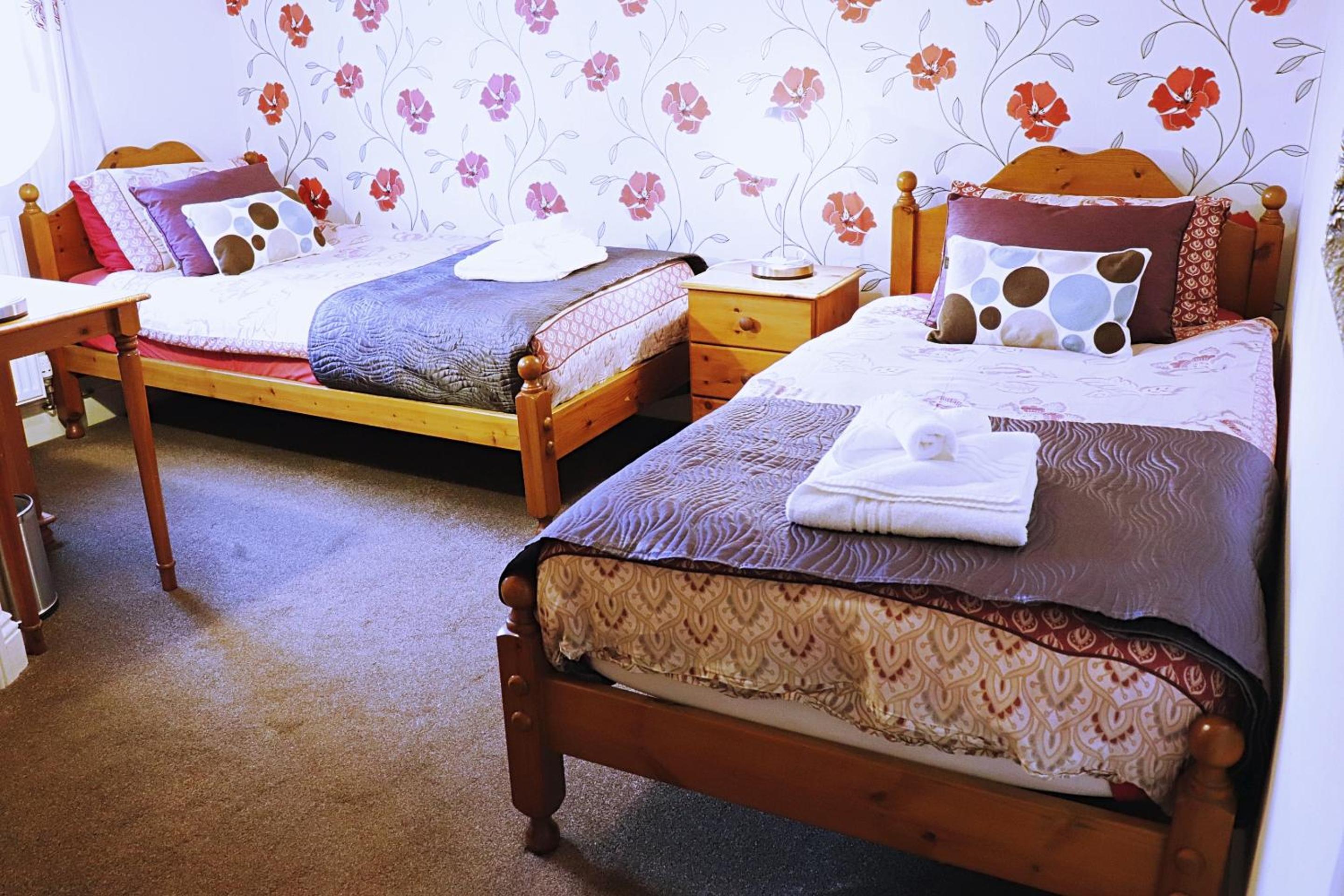 Twin Room with Private Bathroom, photo 7