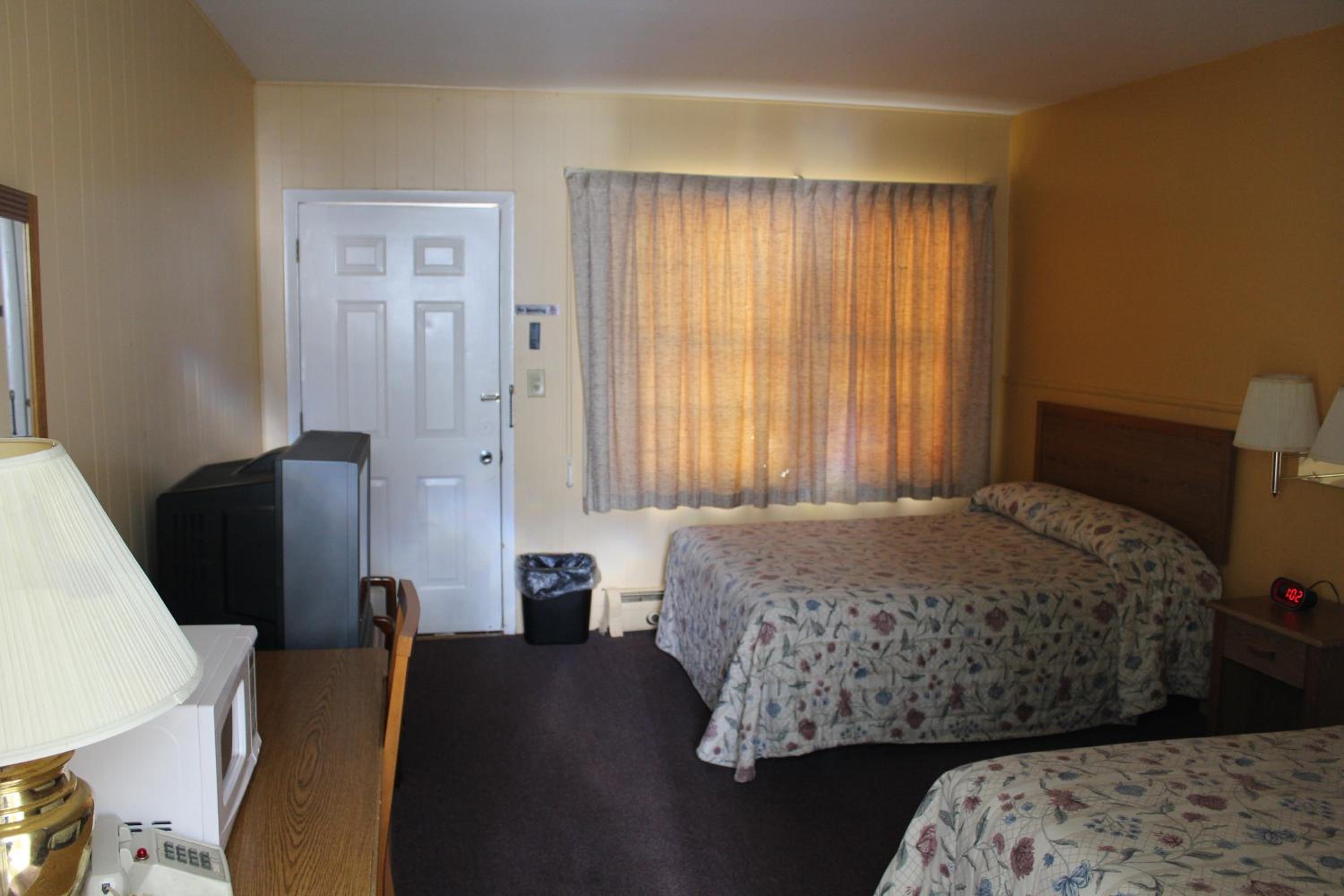 Deluxe Double Room (4 Adults)  photo 2