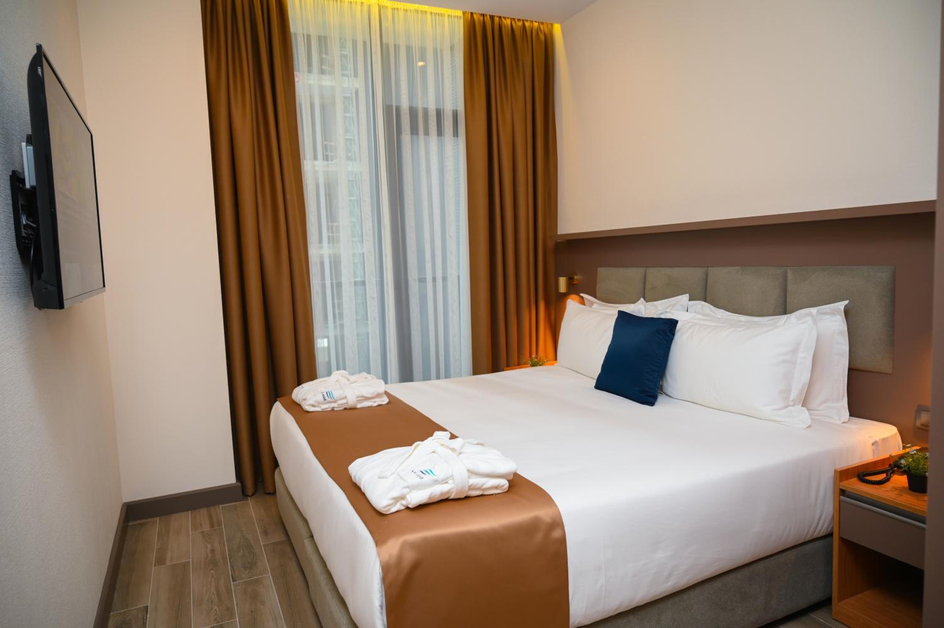 King Room with Balcony photo 2