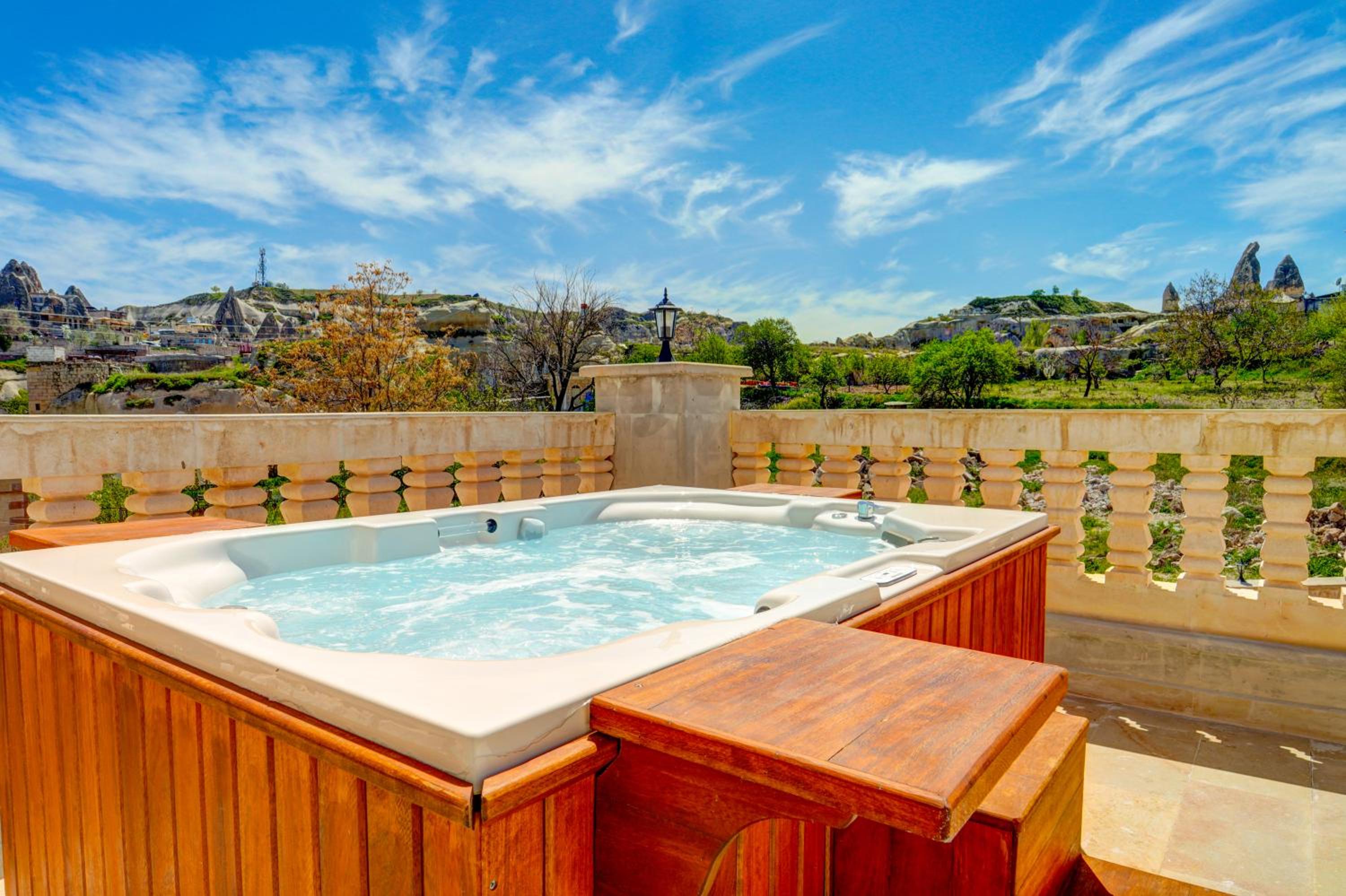Suite with Hot Tub photo 3
