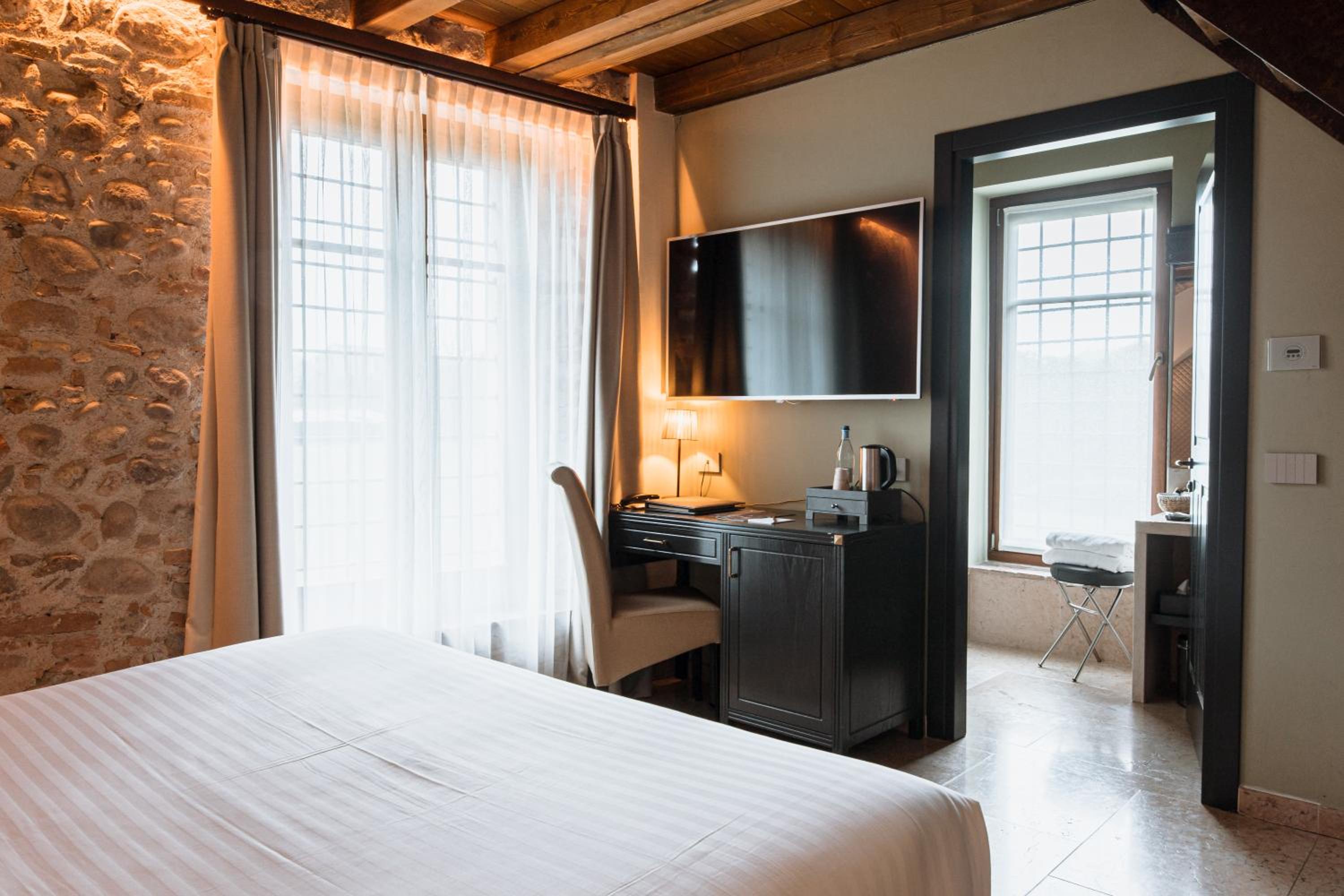 Junior Suite with Garden View - Photo 2