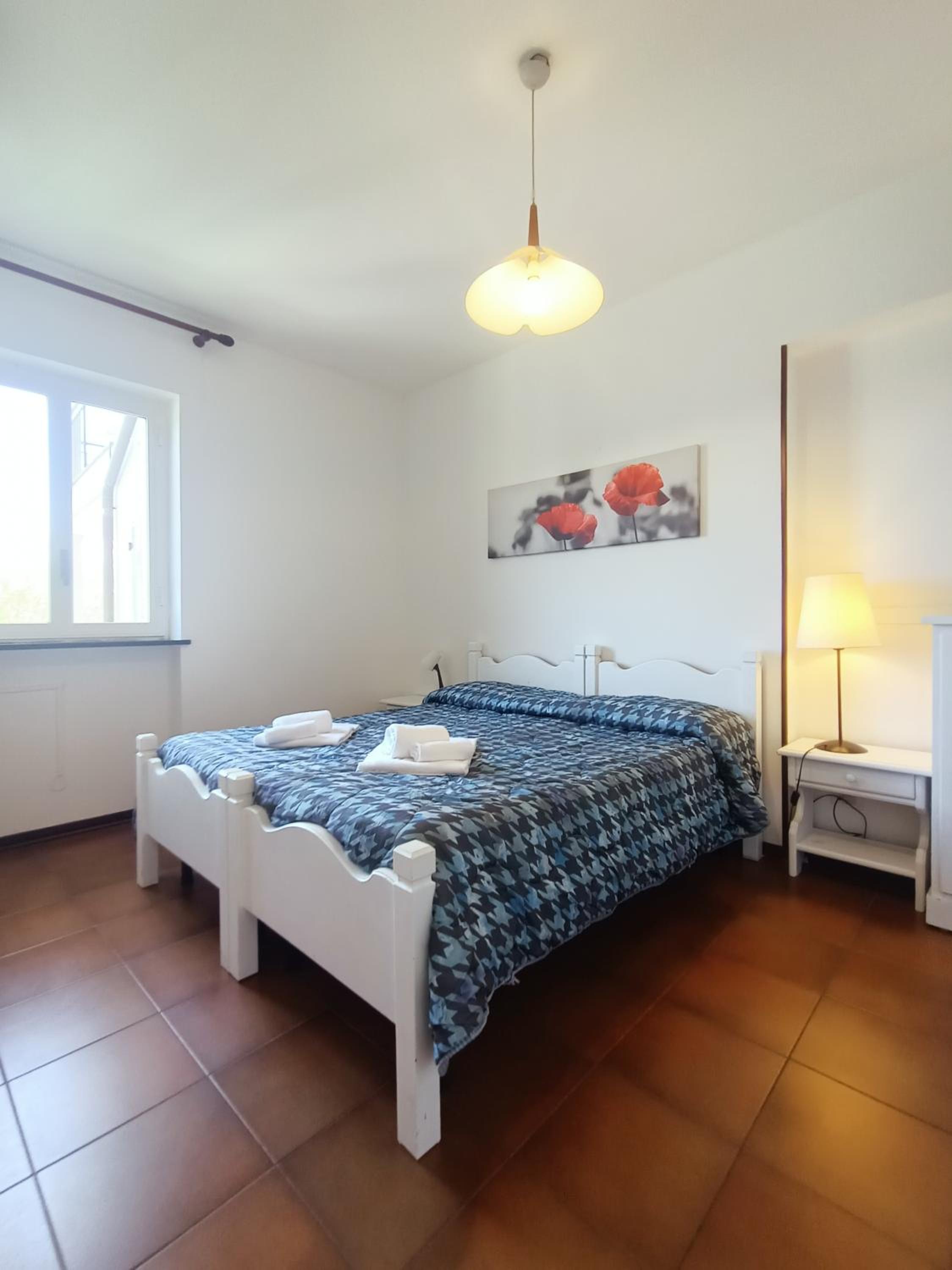 One-Bedroom Apartment (5 Adults) photo 1