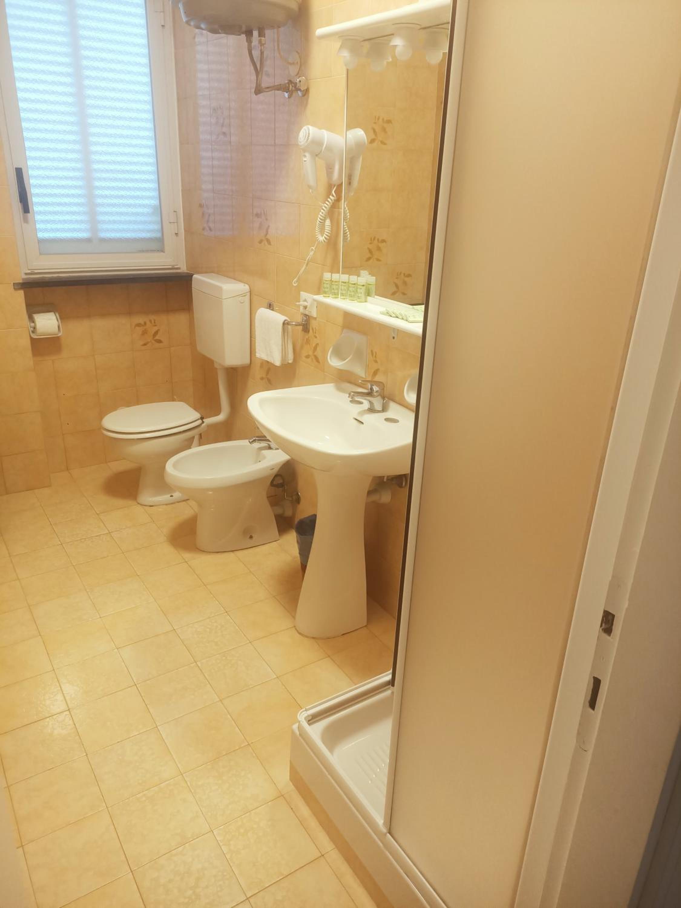 One-Bedroom Apartment (5 Adults) photo 2
