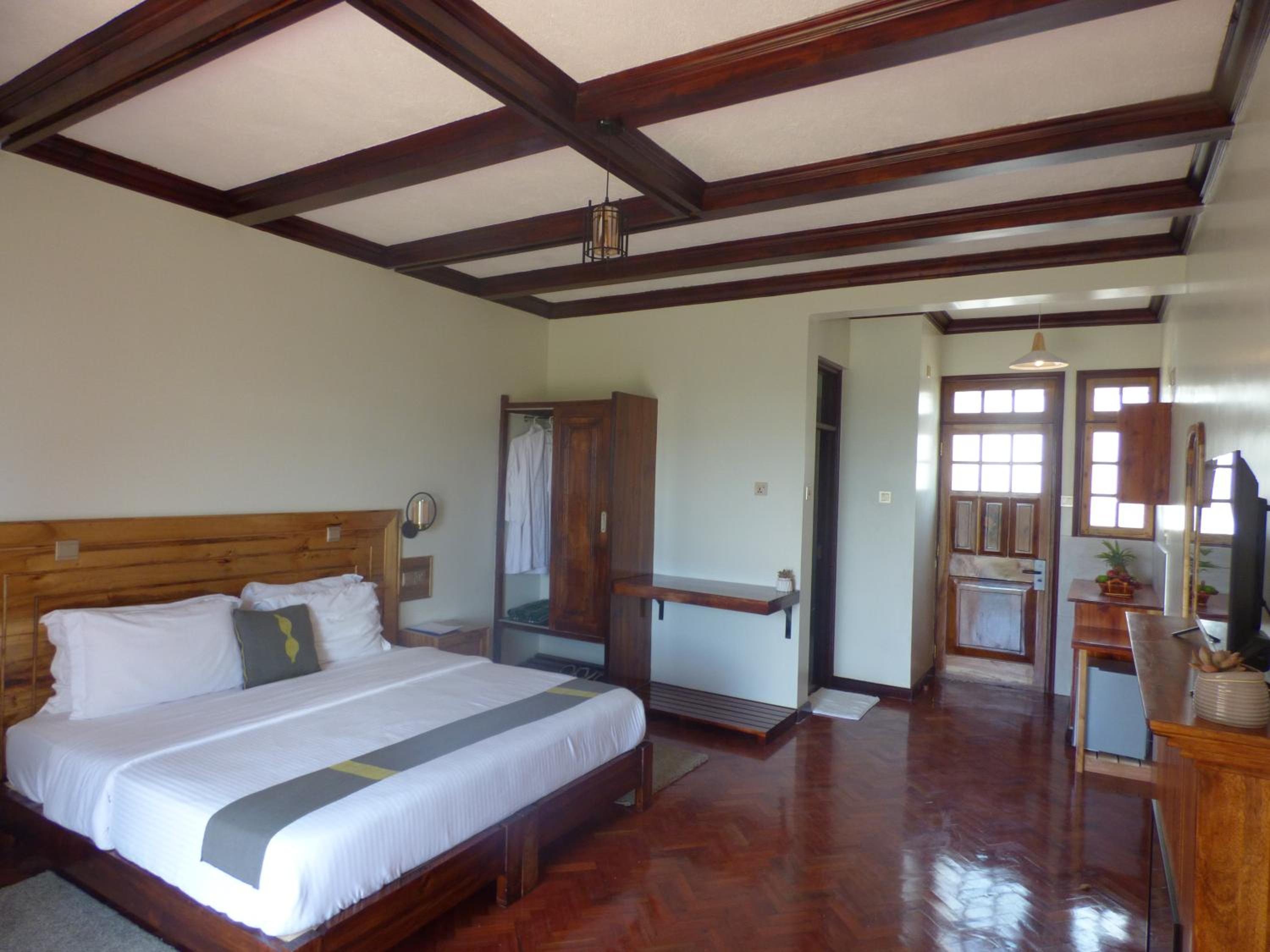 Deluxe Double Room with Balcony - Photo 26