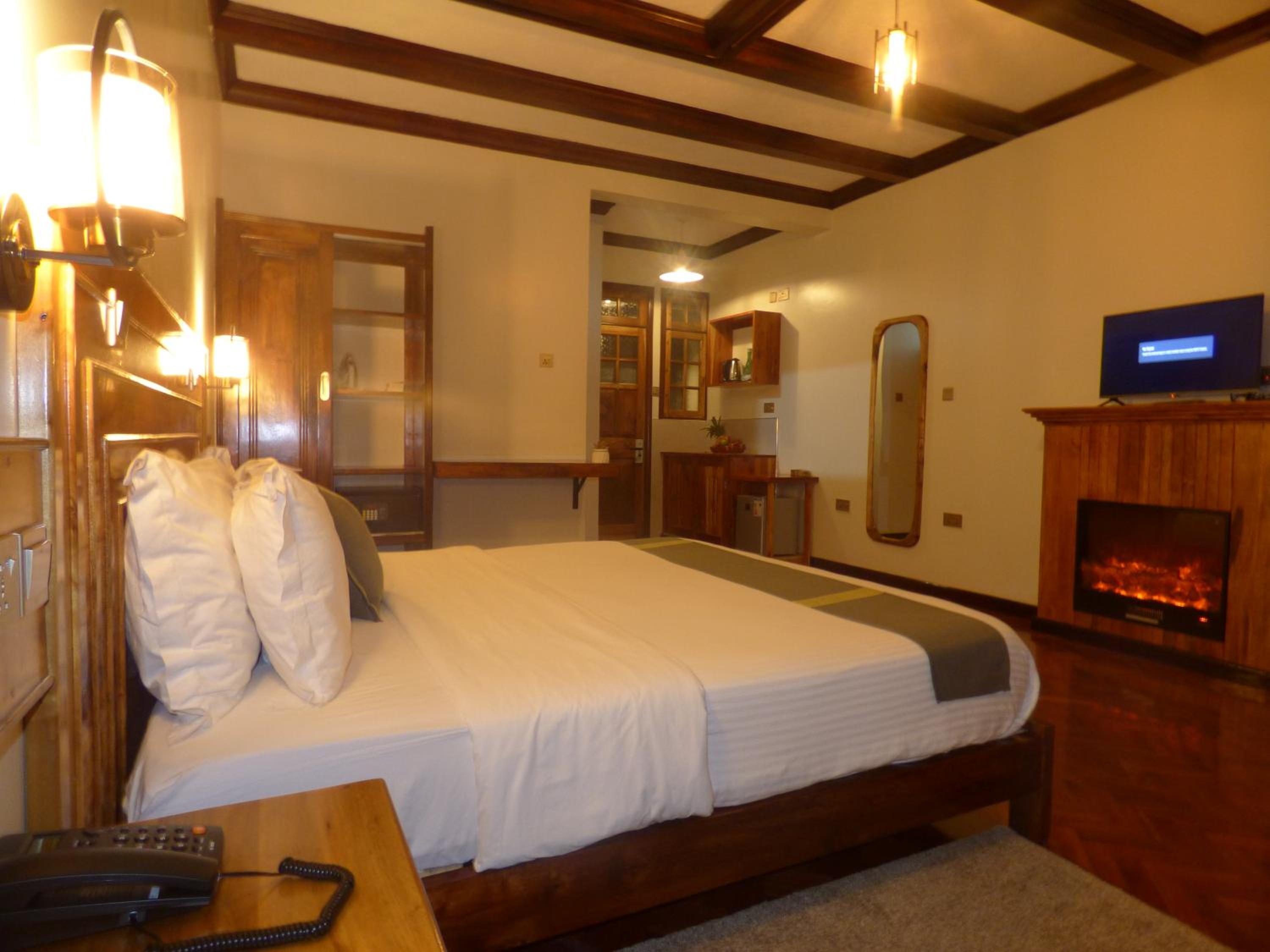 Deluxe Double Room with Balcony - Photo 27
