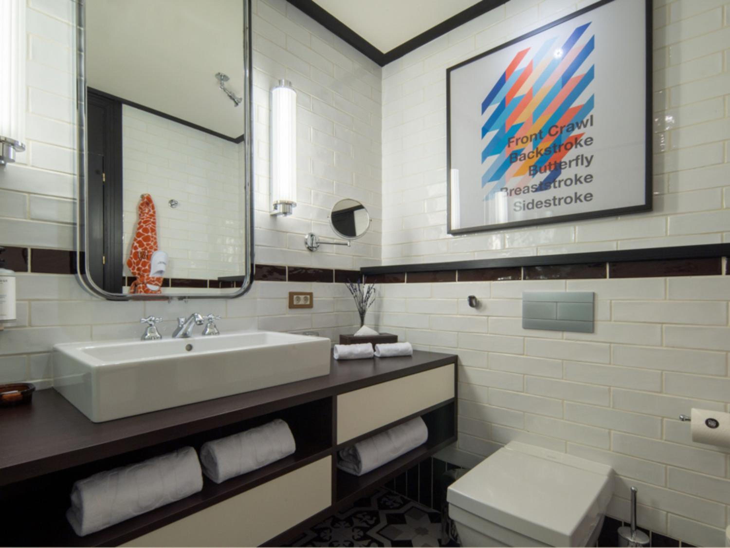 Small Double or Twin Room thumbnail 5