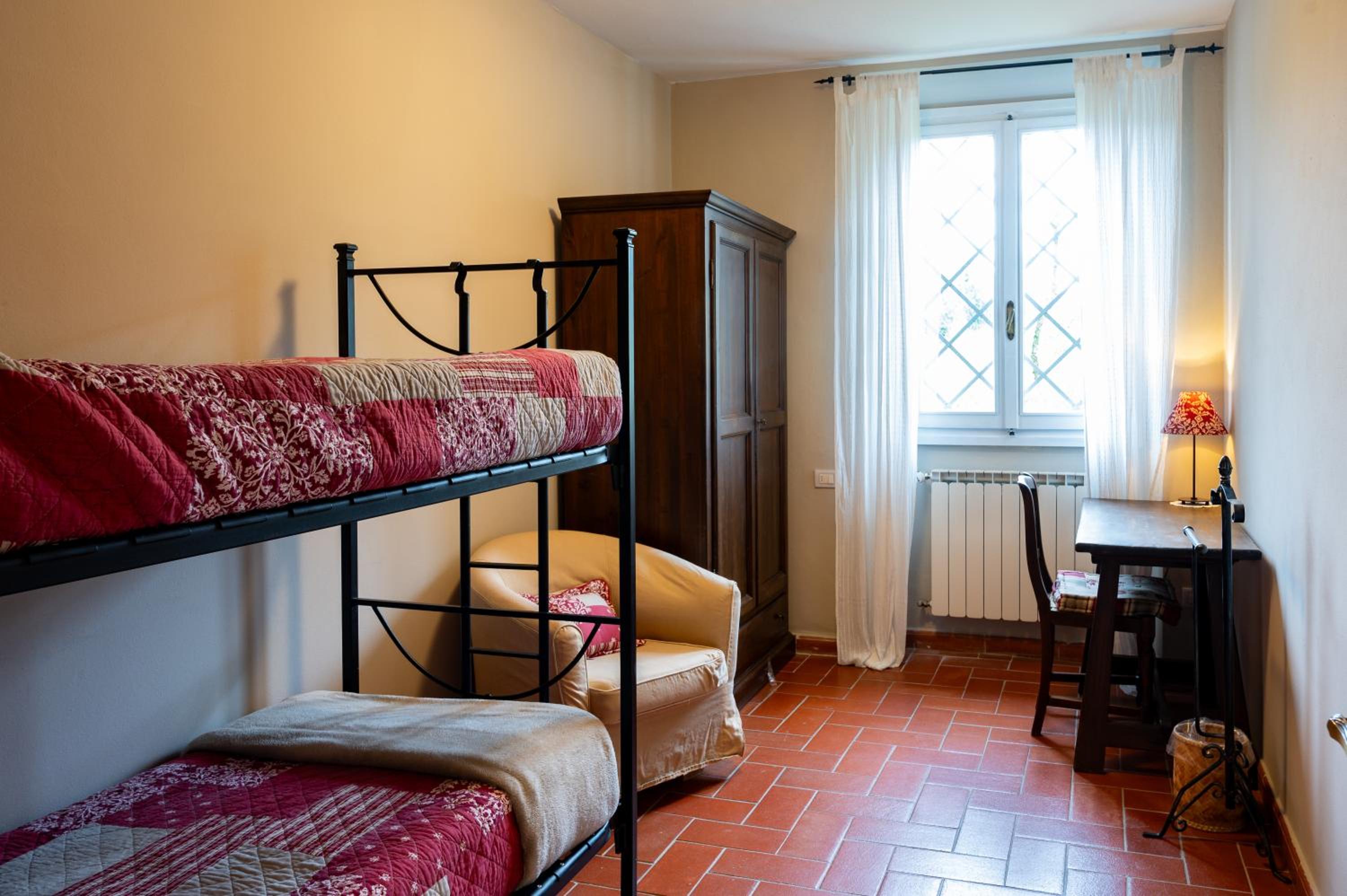Five-Bedroom House on Two Floors photo 1