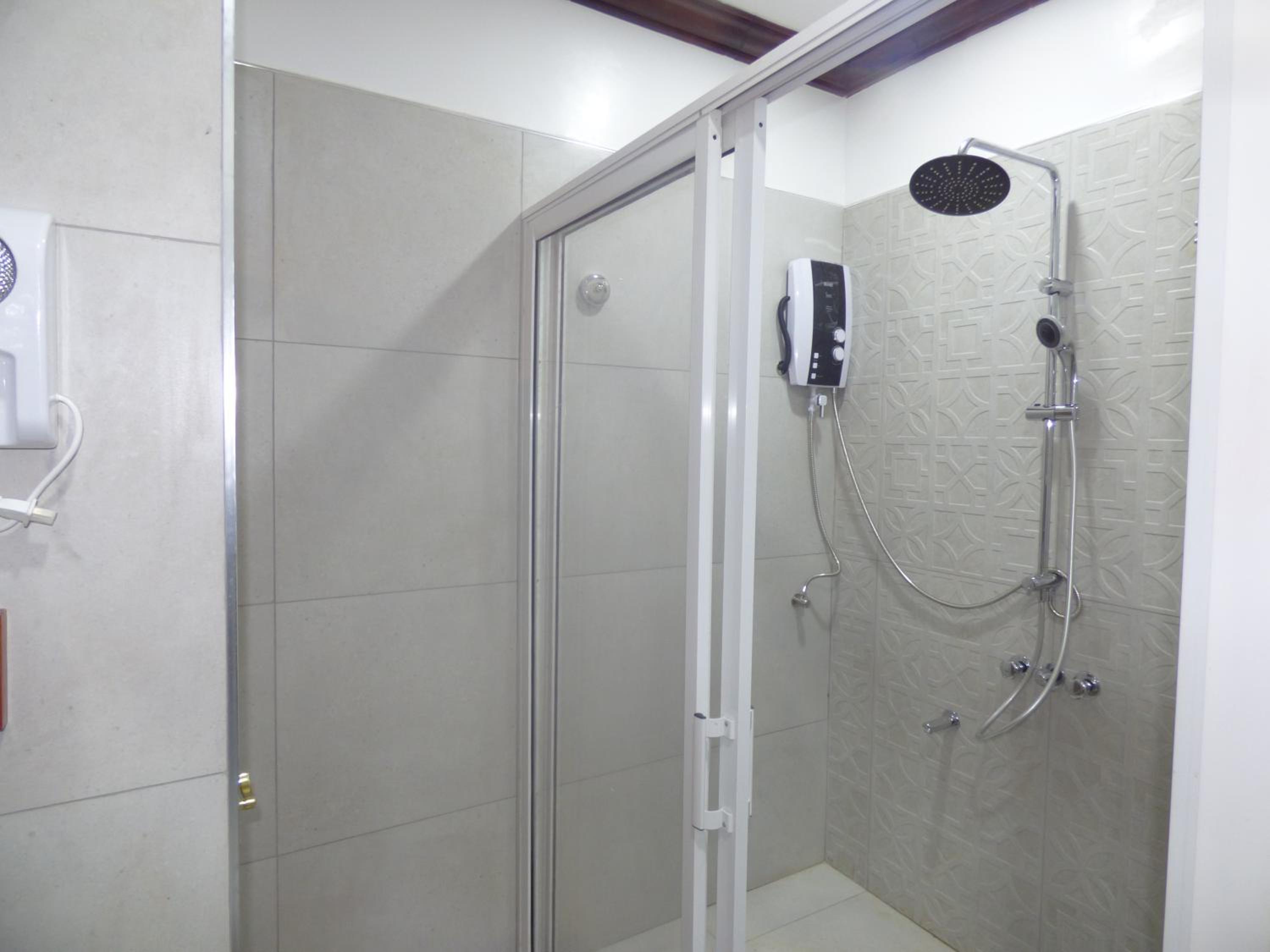 Deluxe Double Room with Balcony - Photo 31