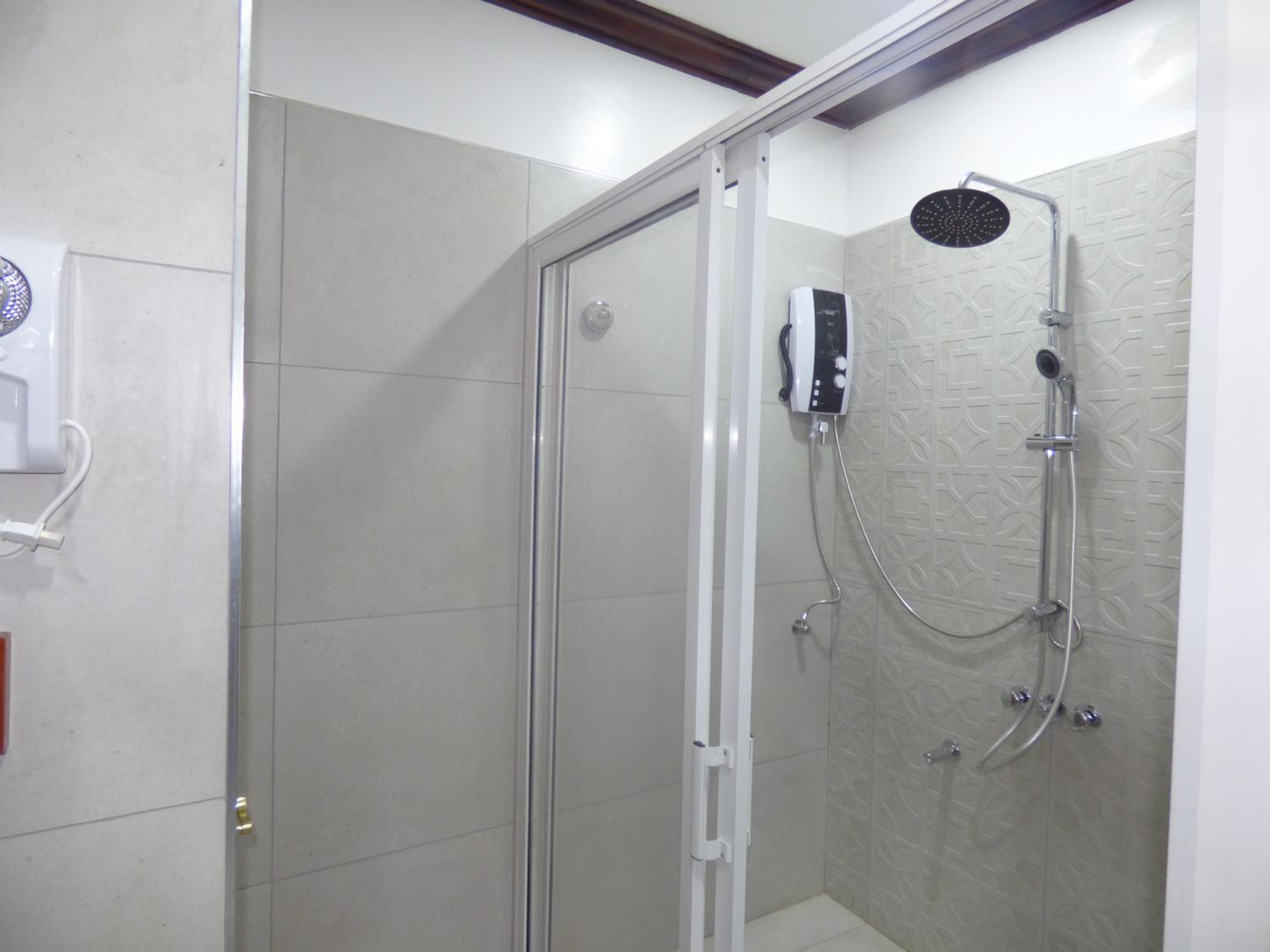 Deluxe Double Room with Balcony - Photo 35
