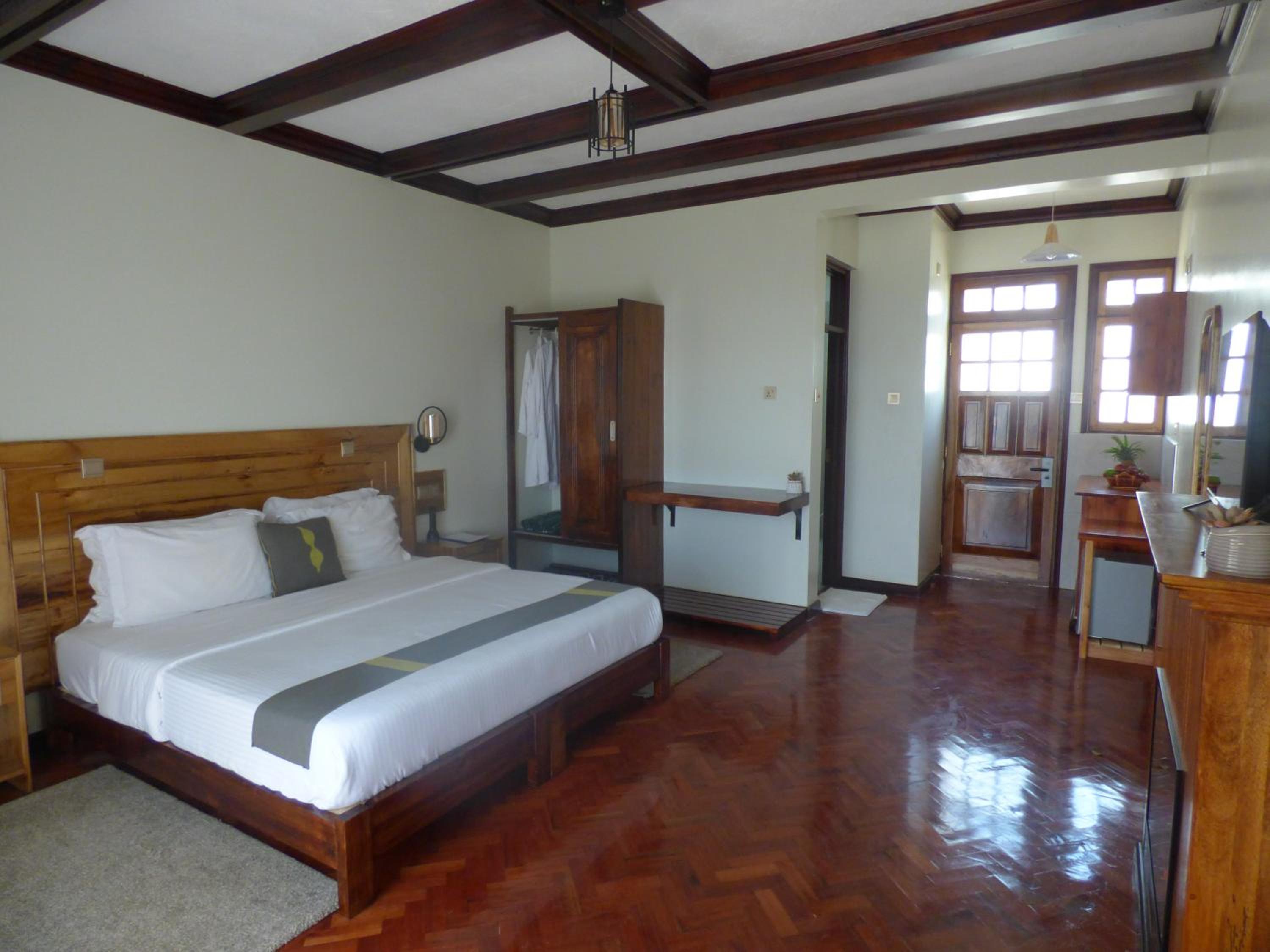 Deluxe Double Room with Balcony - Photo 39