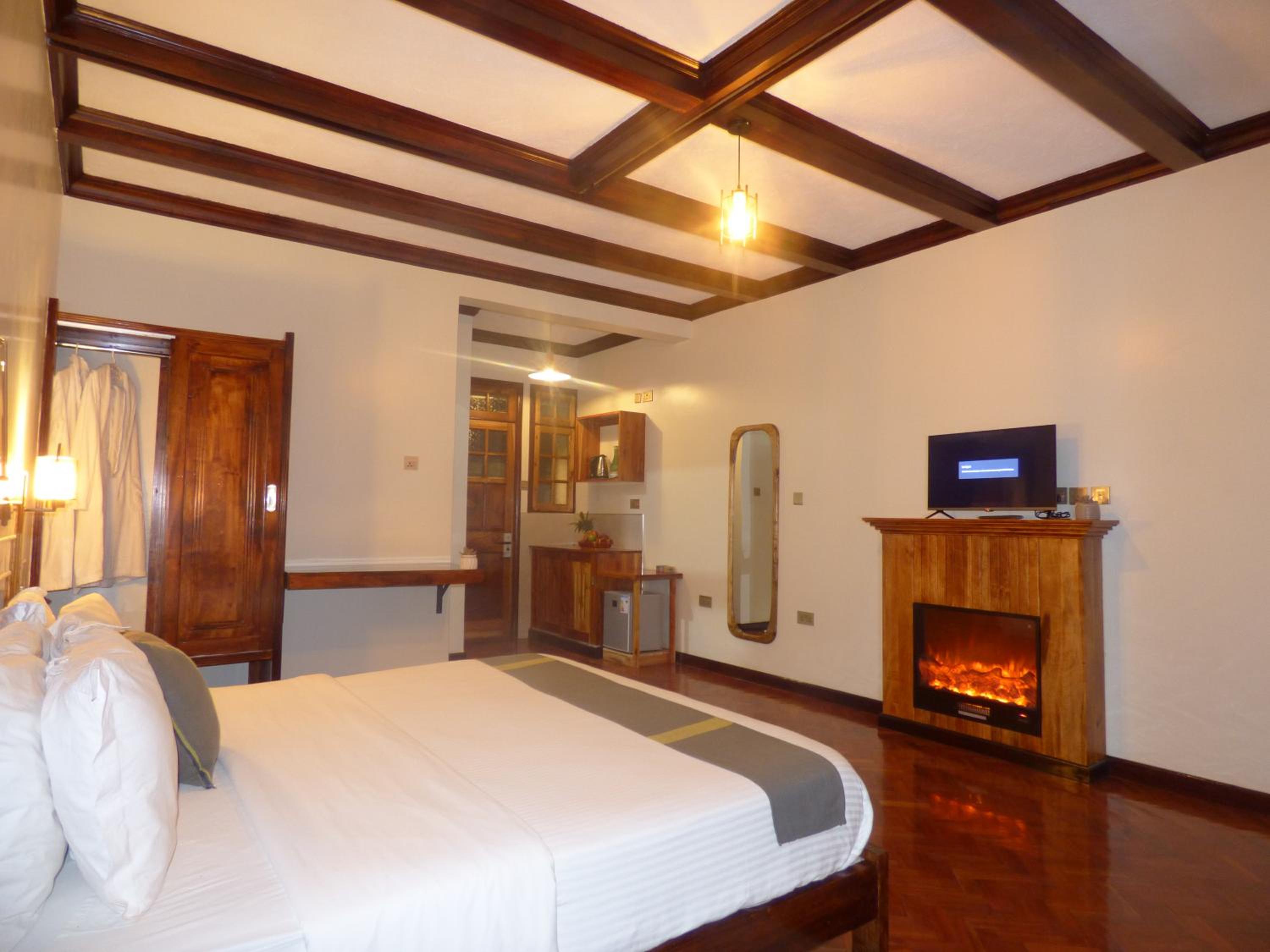 Deluxe Double Room with Balcony - Photo 49