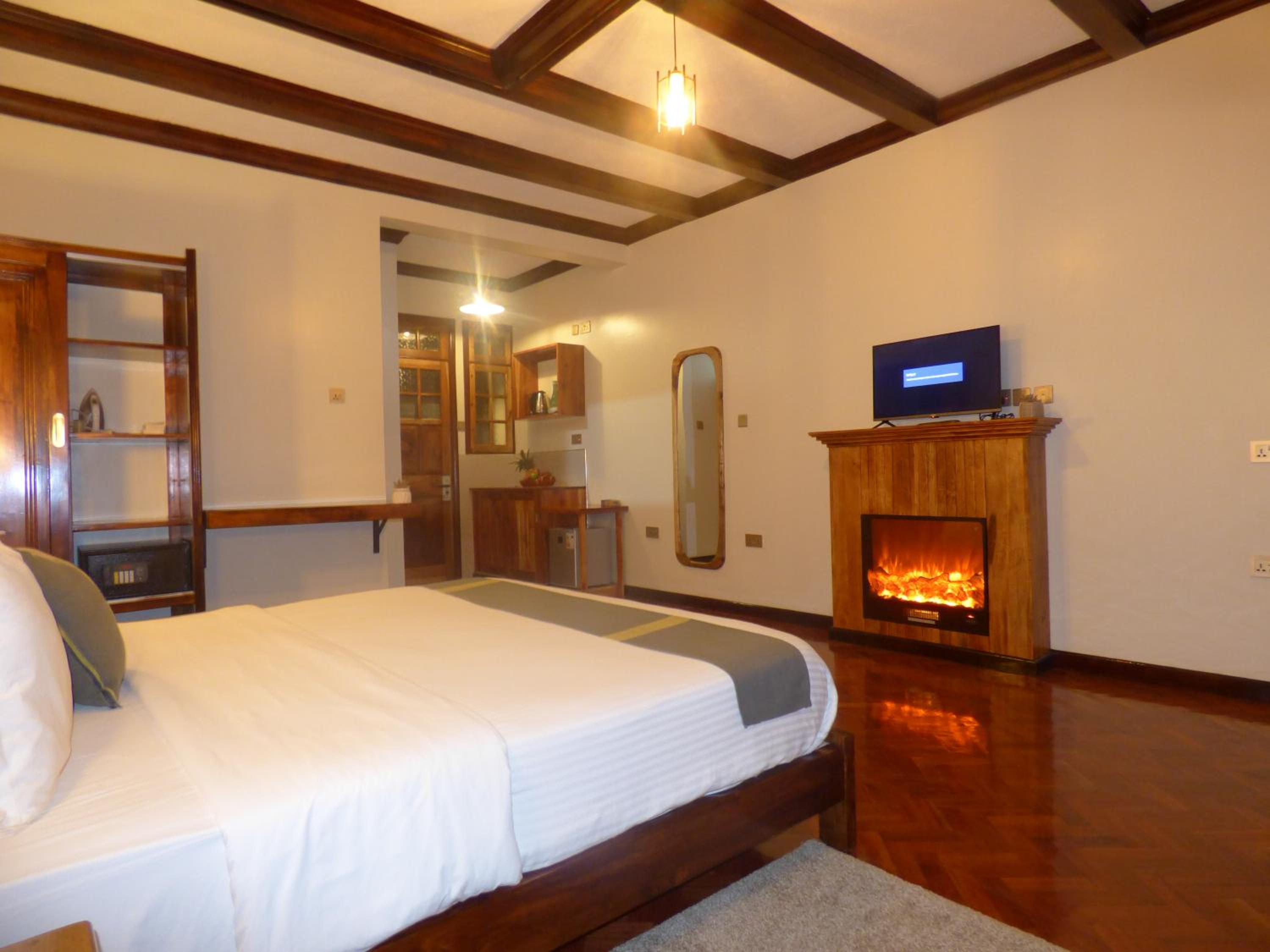 Deluxe Double Room with Balcony - Photo 53