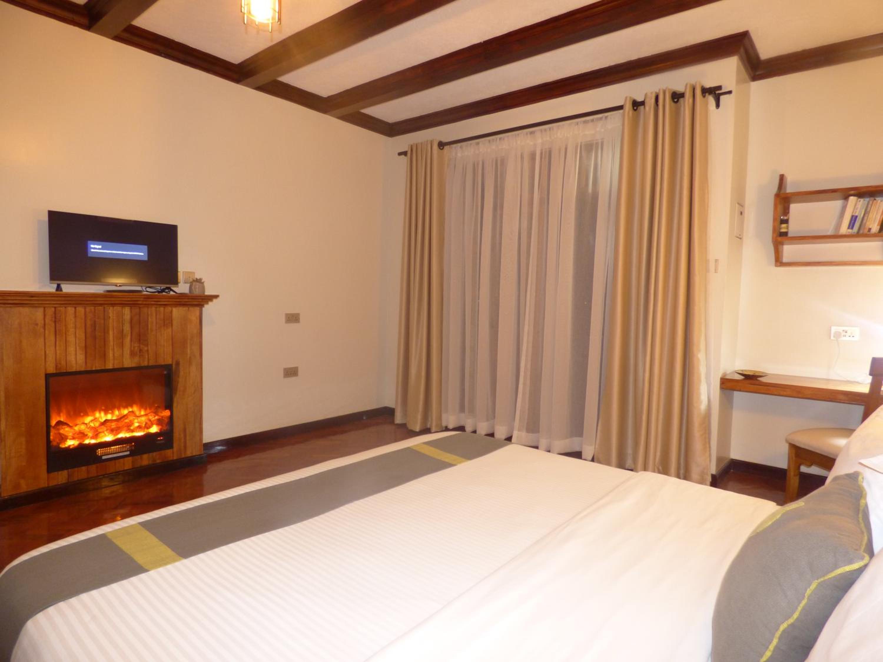 Deluxe Double Room with Balcony - Photo 54