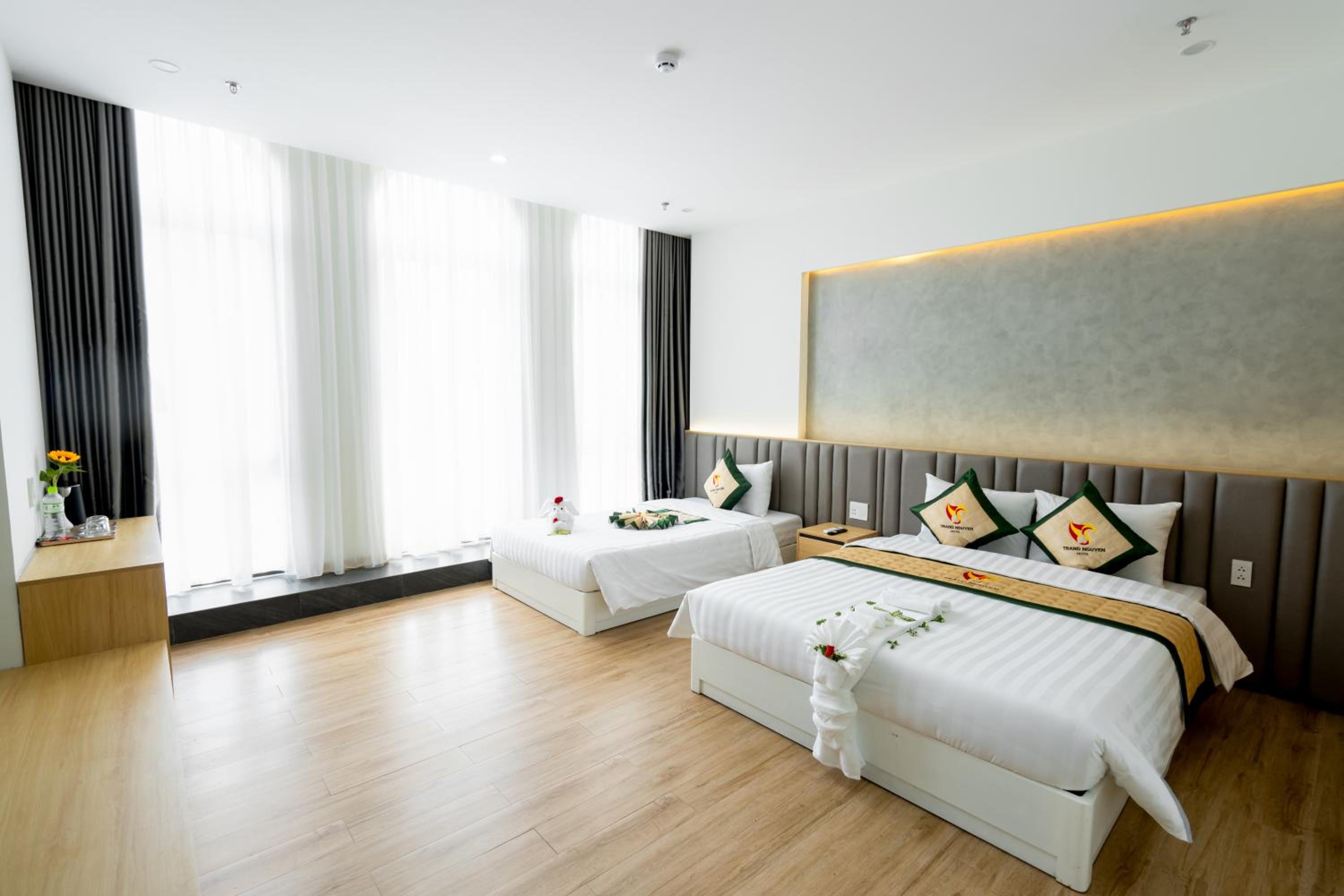 Deluxe Family Room - Photo 2