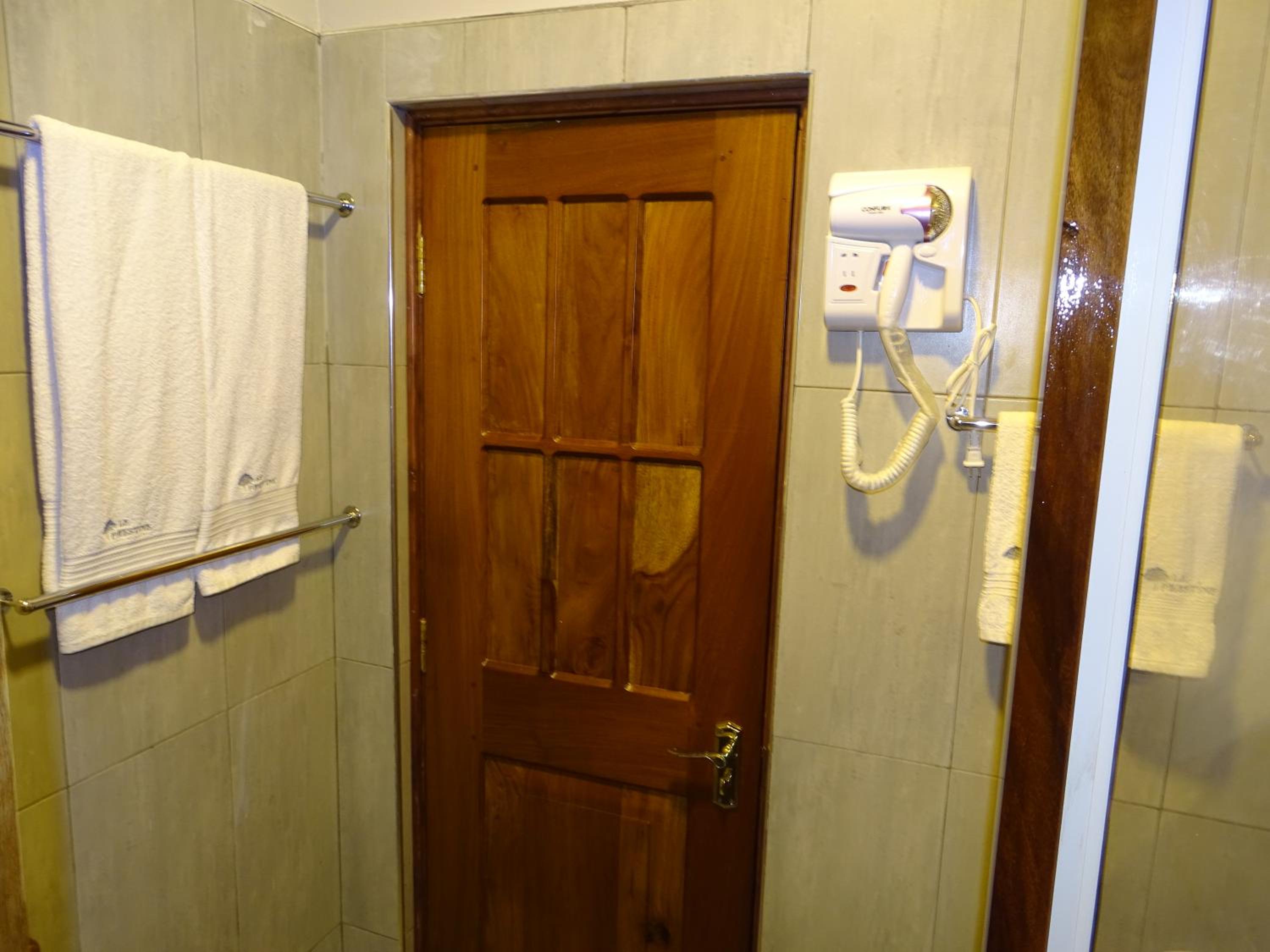 Standard Double or Twin Room - Photo 15