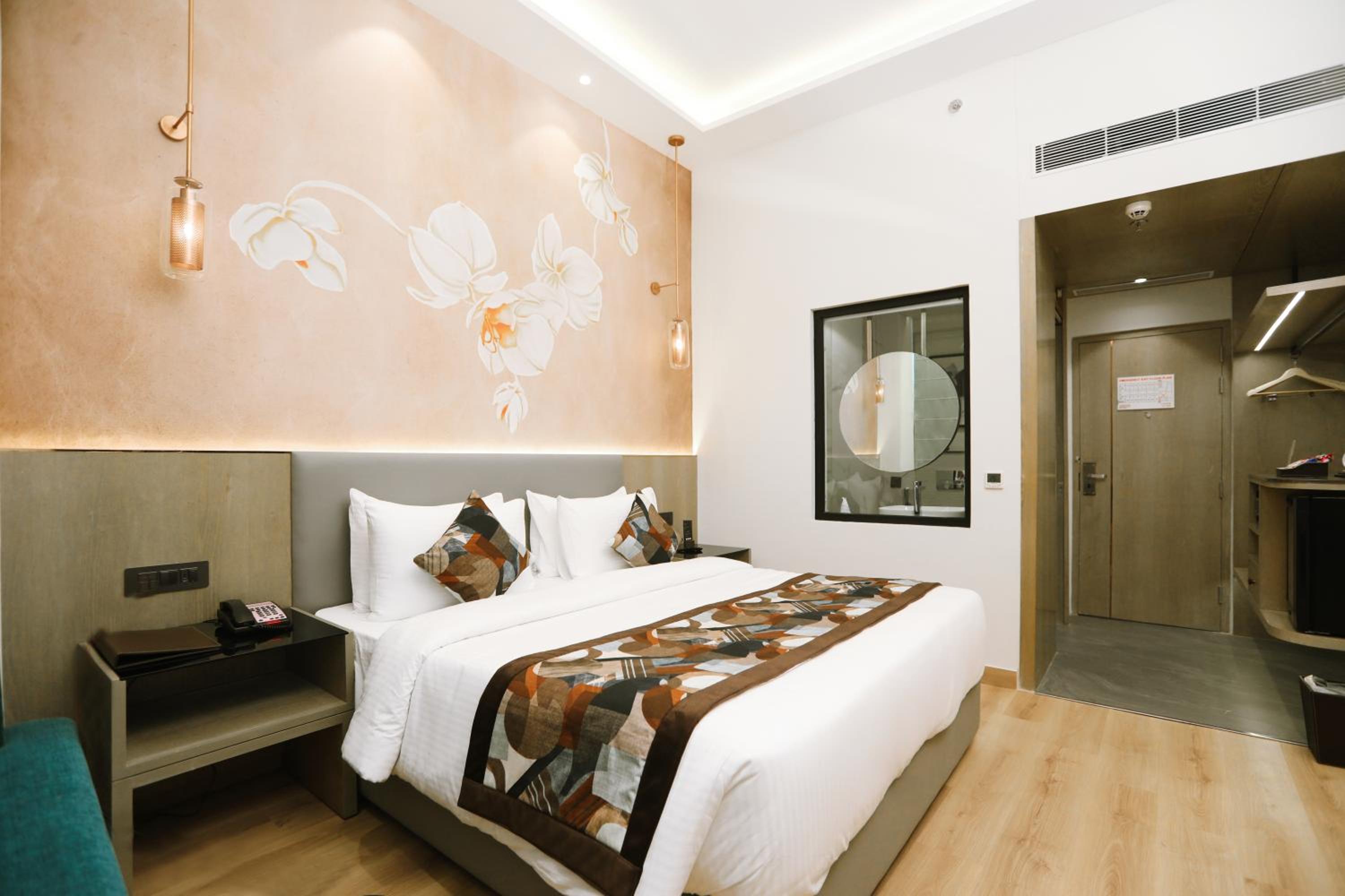 Smart Double Room - Enjoy Happy Hour 1+1 mocktail Timing - 11 am - 7 Pm photo 1