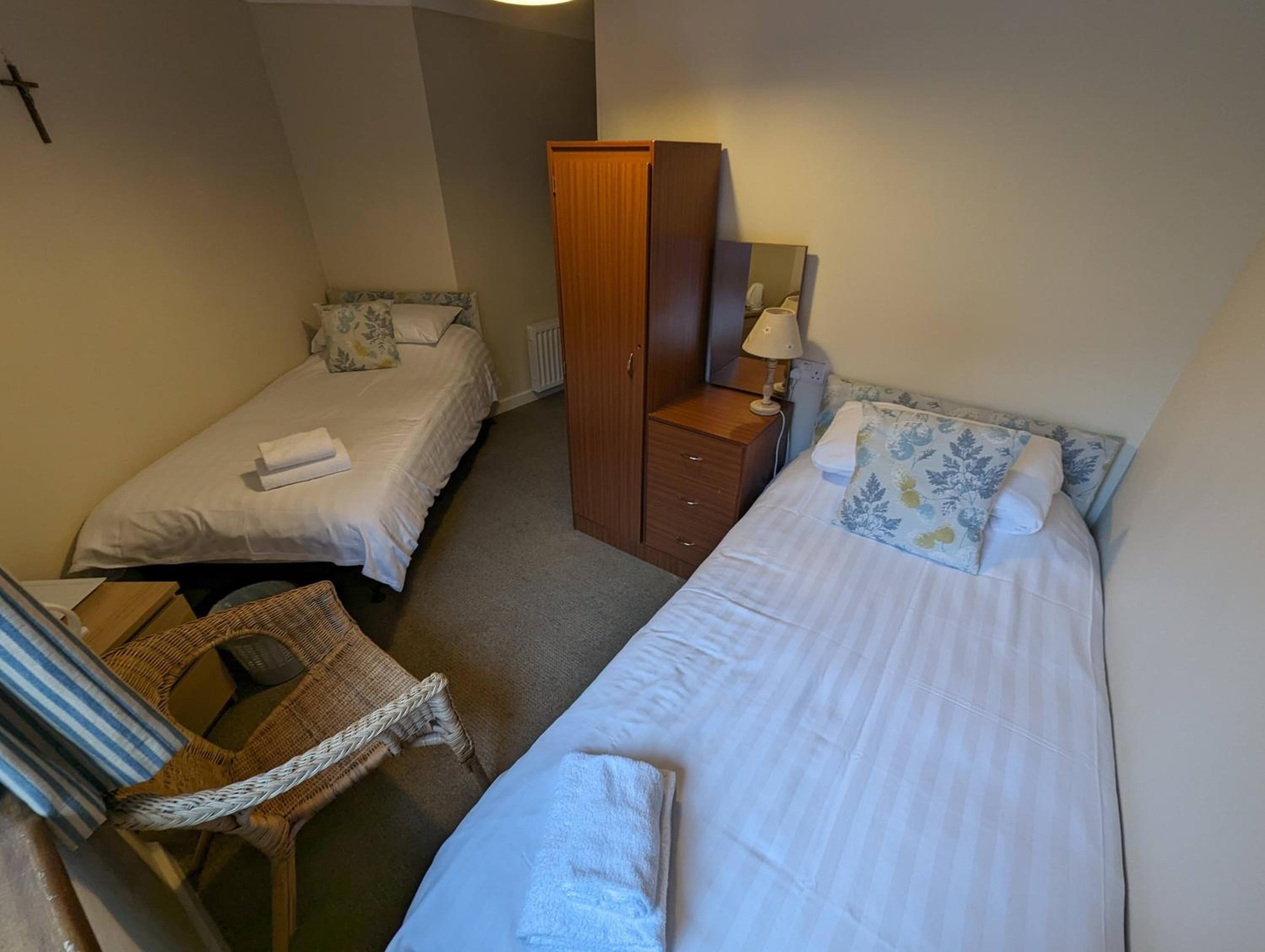 Twin Room with Shower photo 2