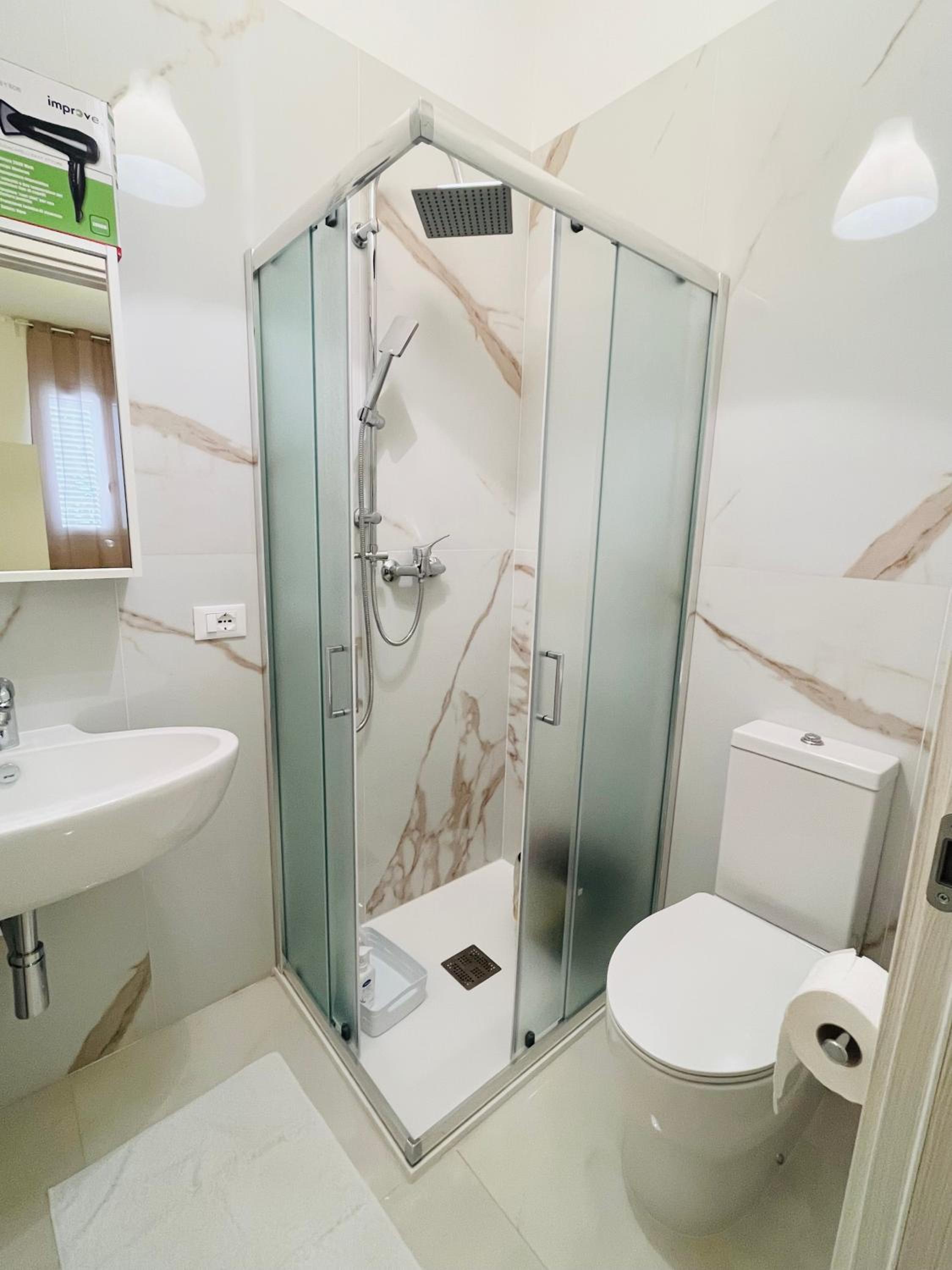 Double Room with Private Bathroom photo 2
