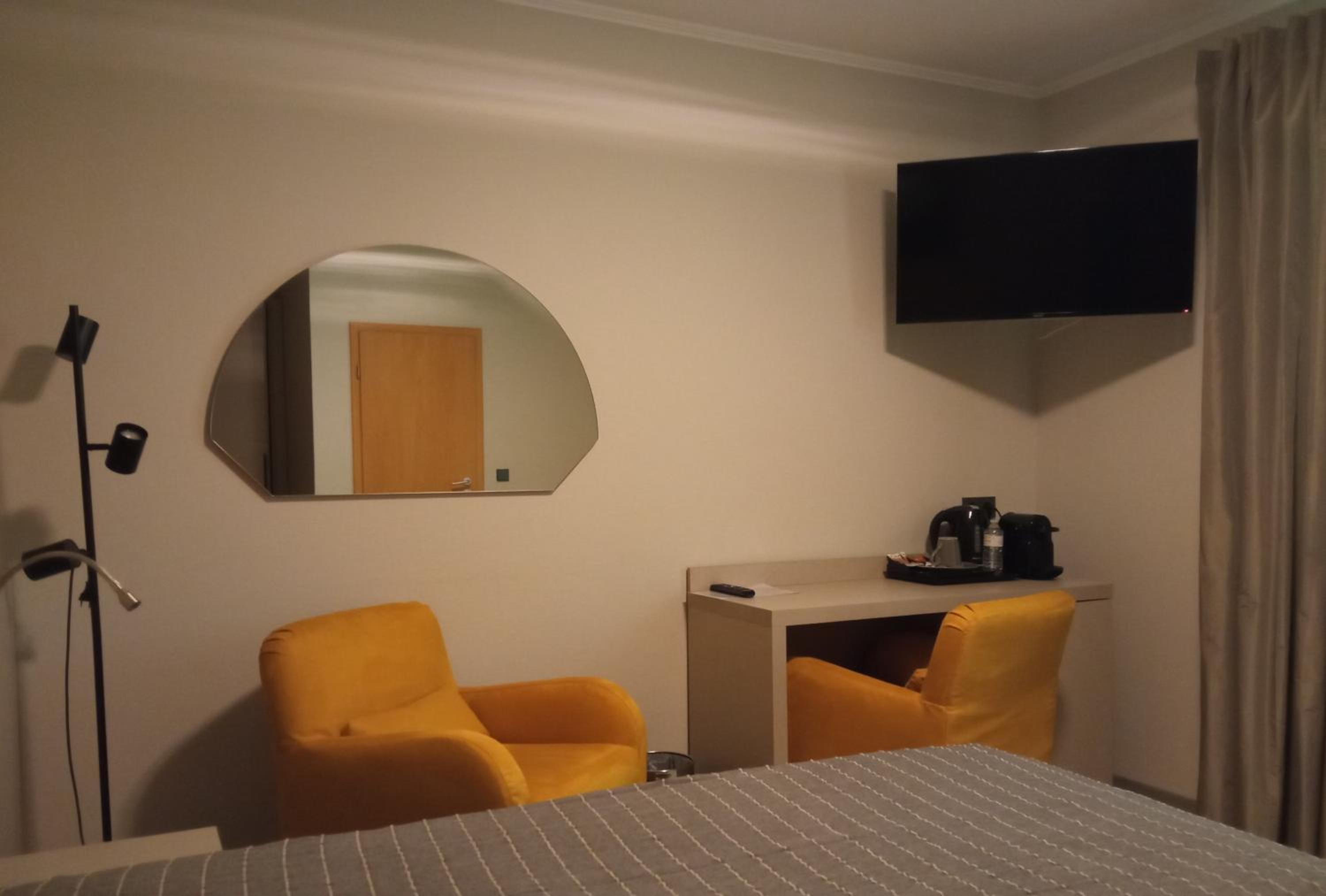 Twin Room with Shower - Photo 8