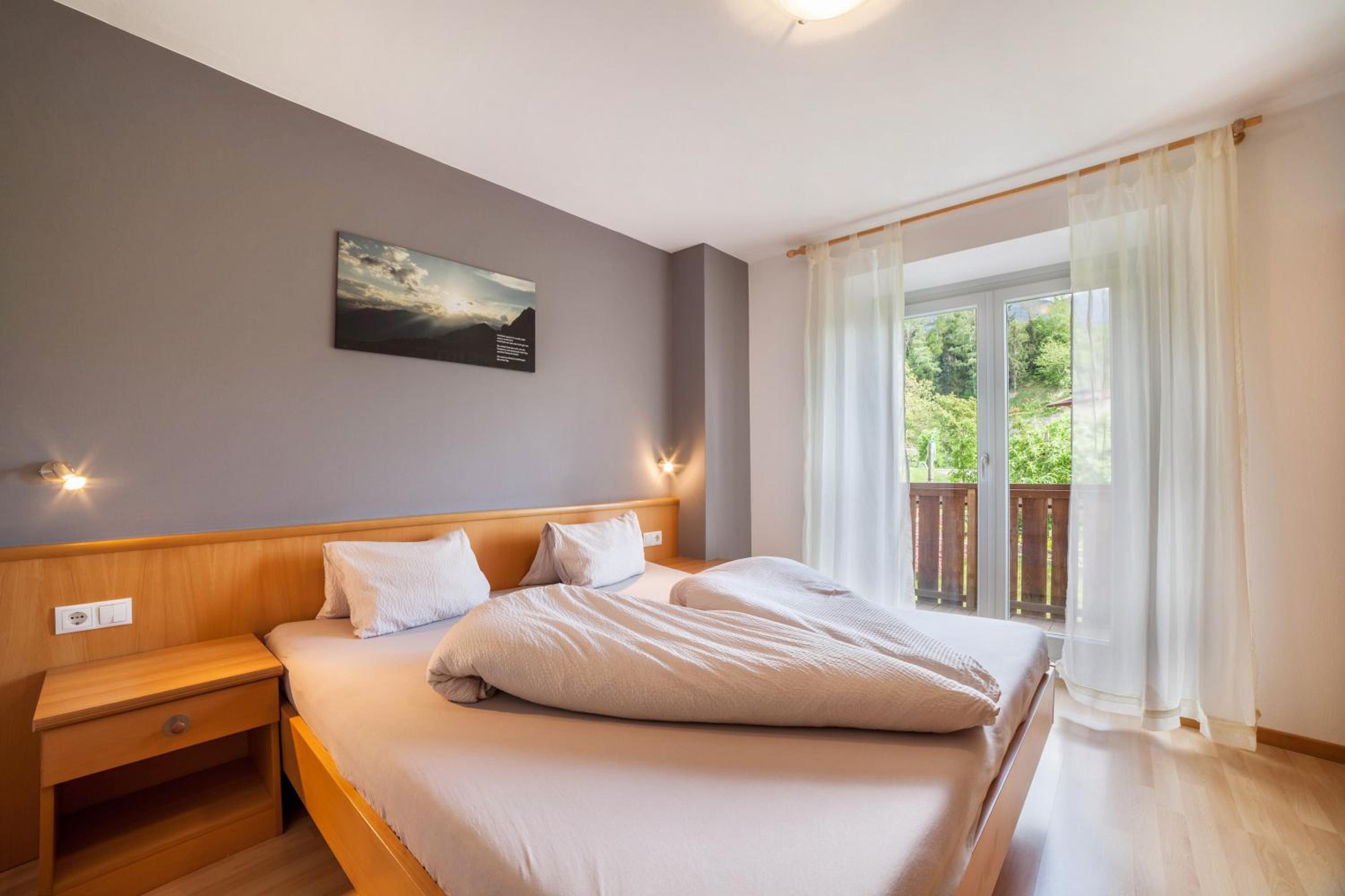 Two-Bedroom Deluxe Apartment with Garden View photo 3