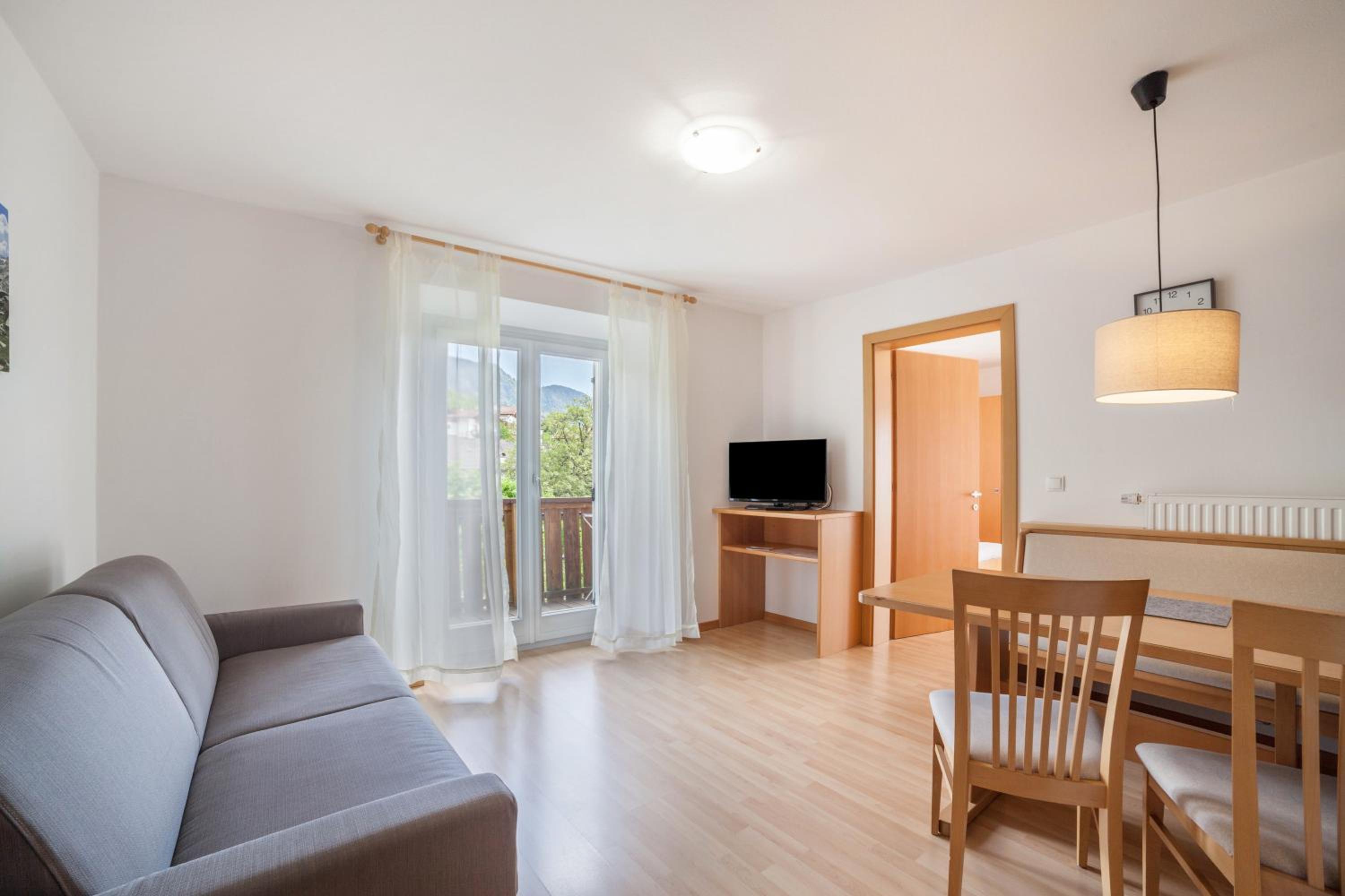 Two-Bedroom Deluxe Apartment with Garden View photo 1