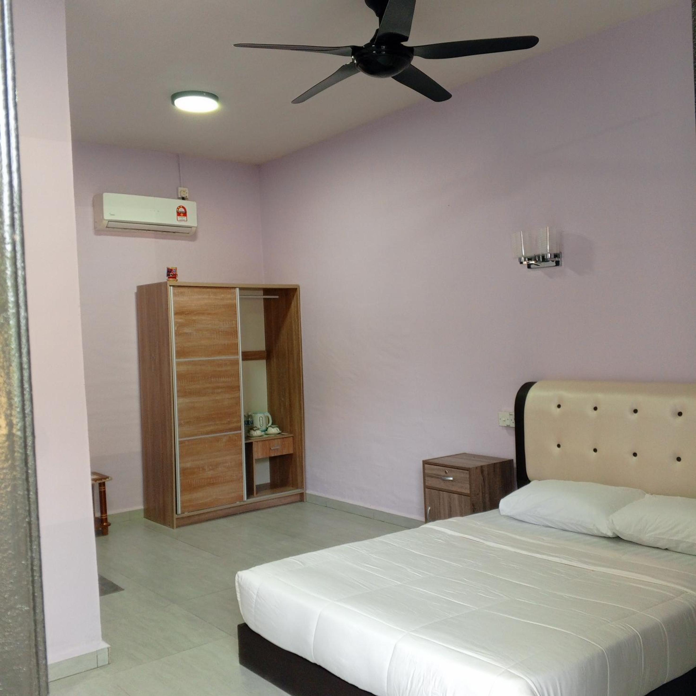 Standard Queen Room