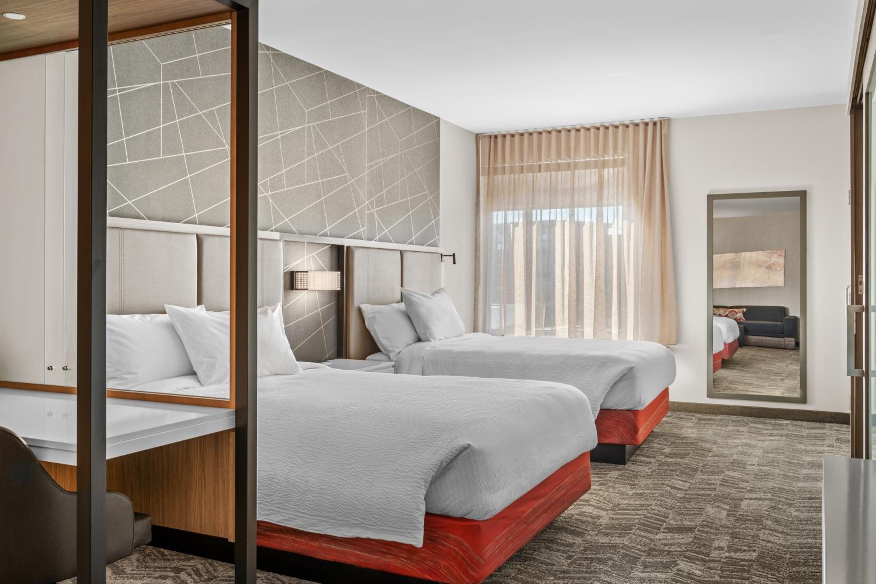 Suite with Two Queen Beds and Trundle Bed - Photo 4