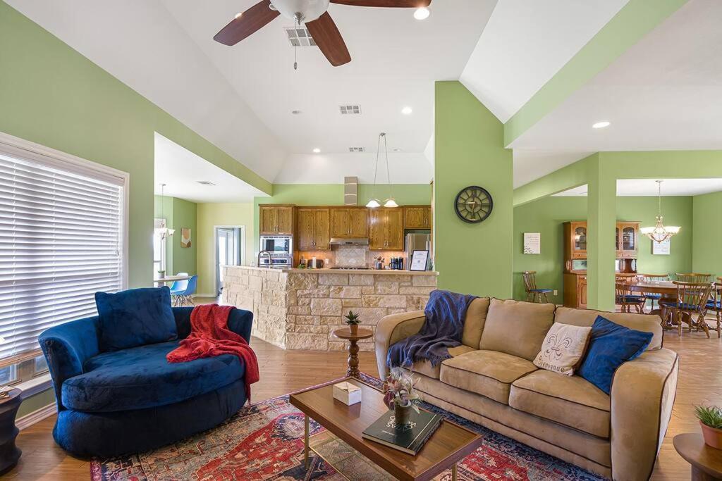Four-Bedroom House photo 2