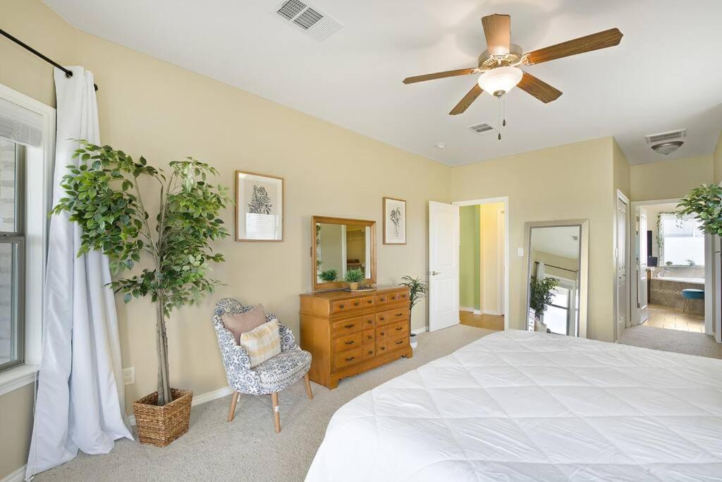 Four-Bedroom House photo 3