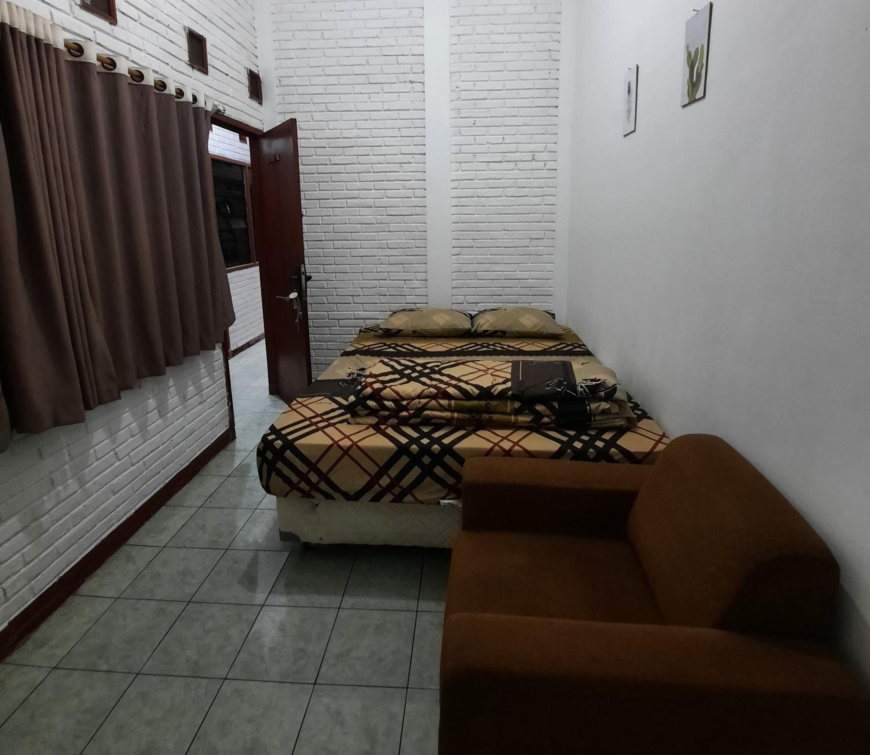 Deluxe Room (2 Adults + 1 Child) - Photo 4