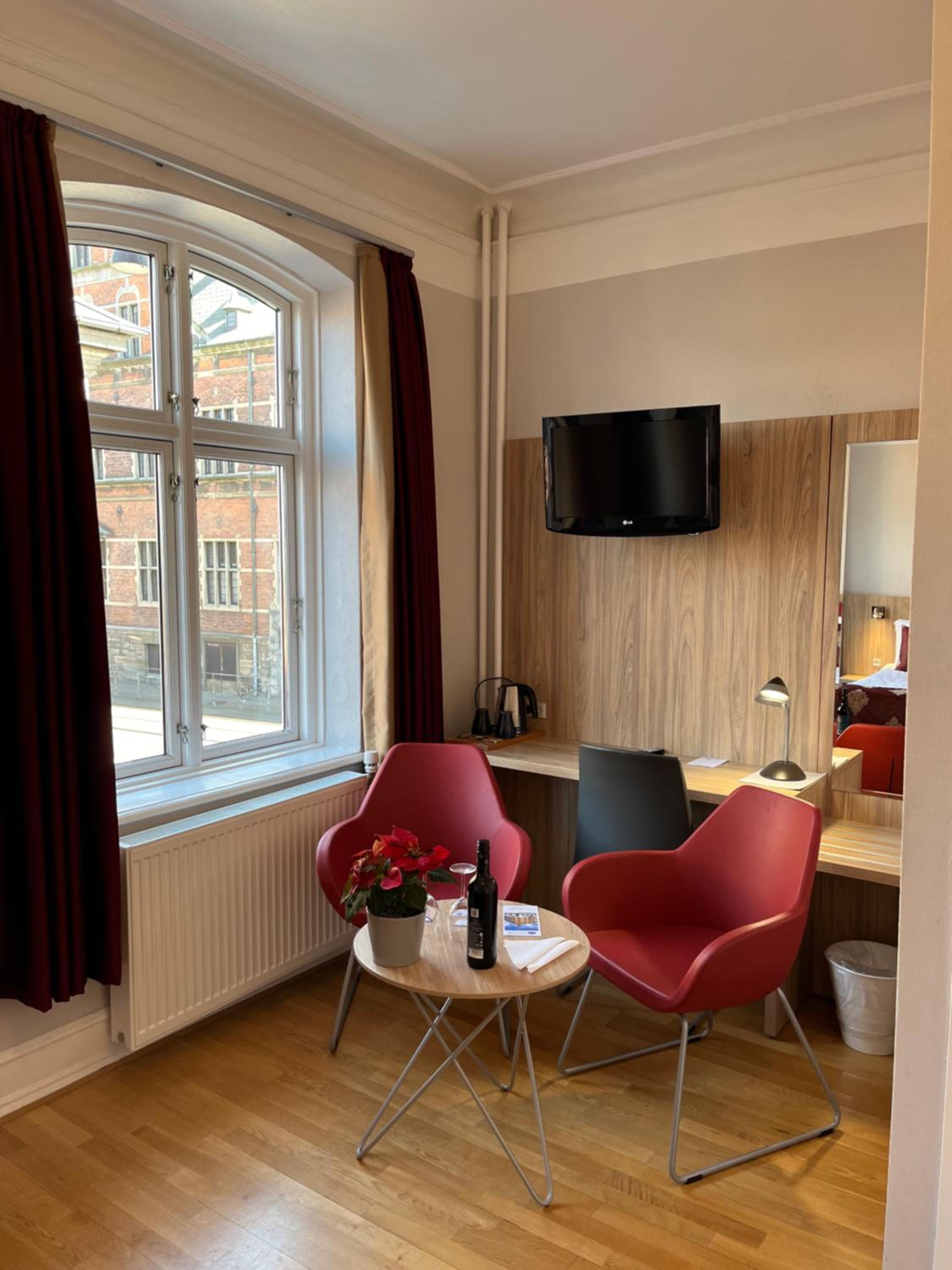 Standard Double Room - Photo 9
