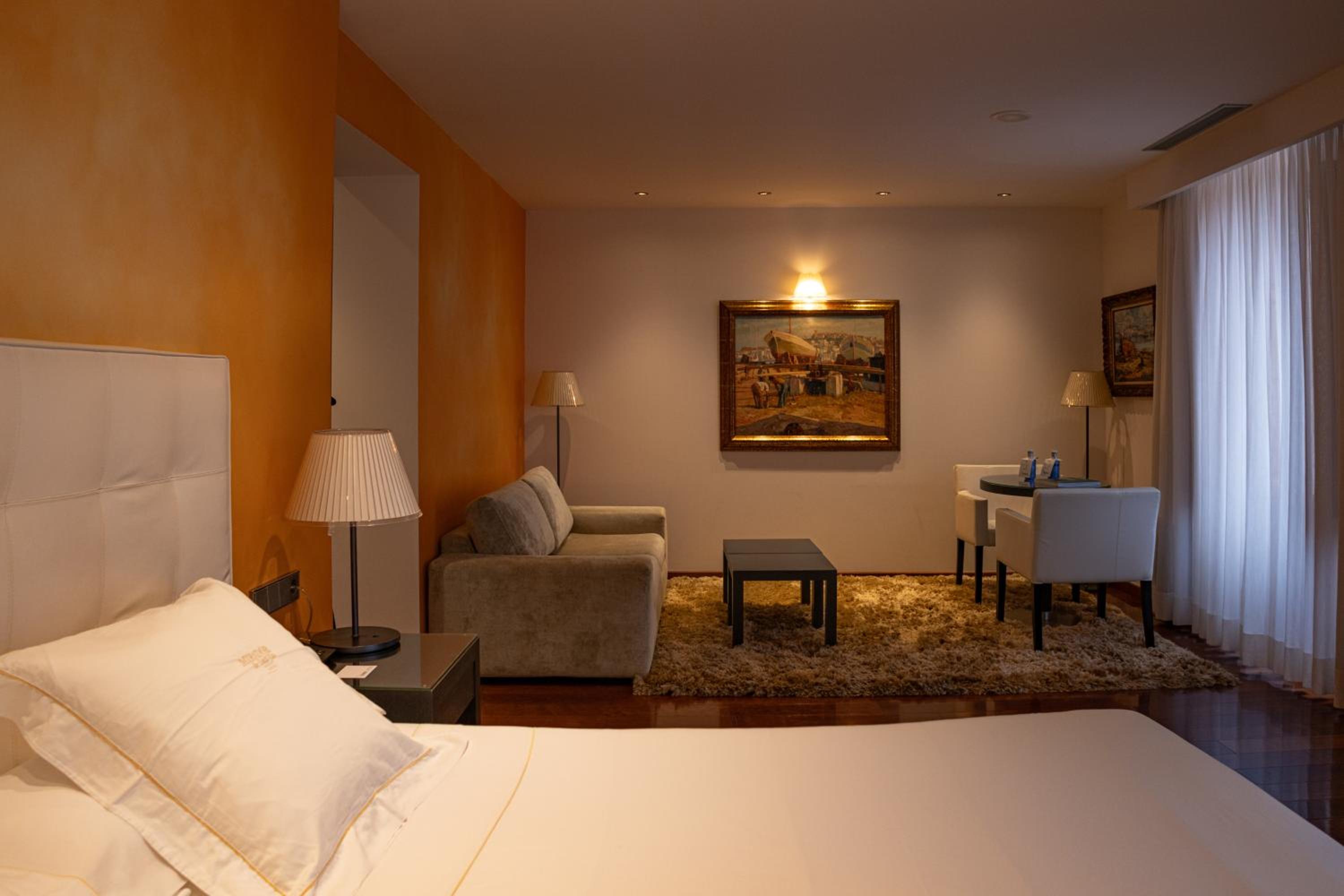 Suite - Photo 12
