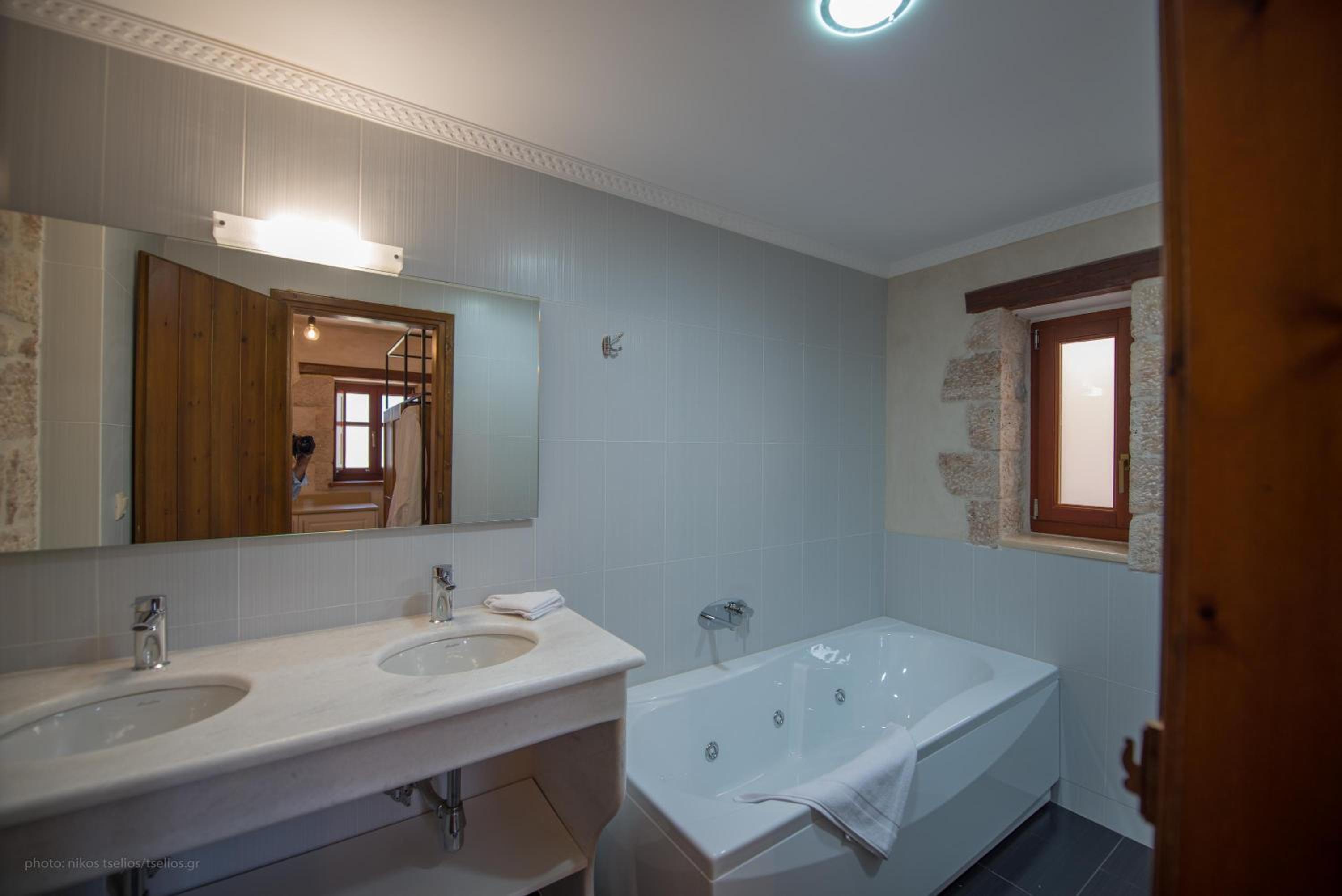 Premium Suite with Jetted Tub and Sea View  - Photo 30