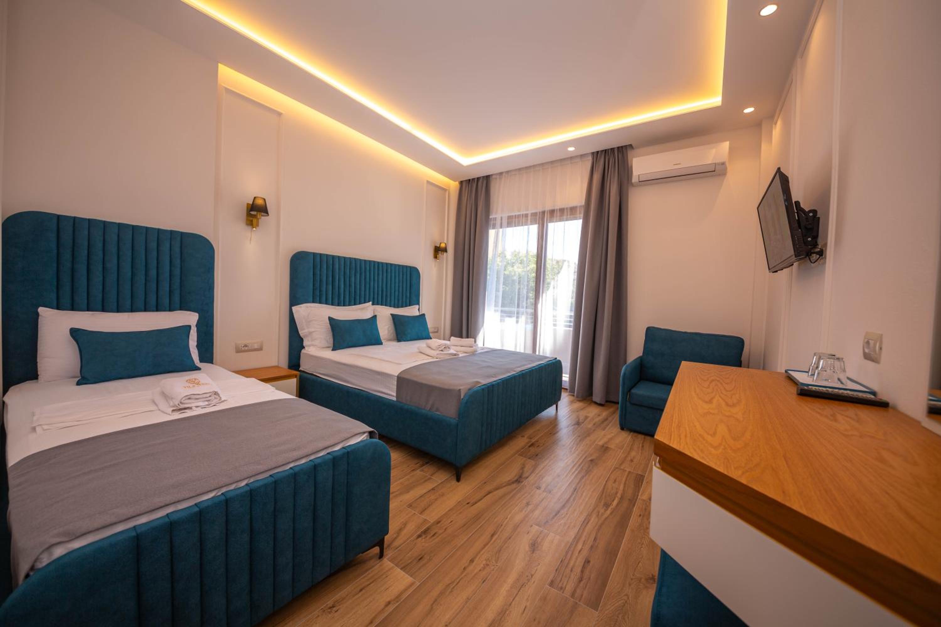 Quadruple Room with Balcony and Sea View
