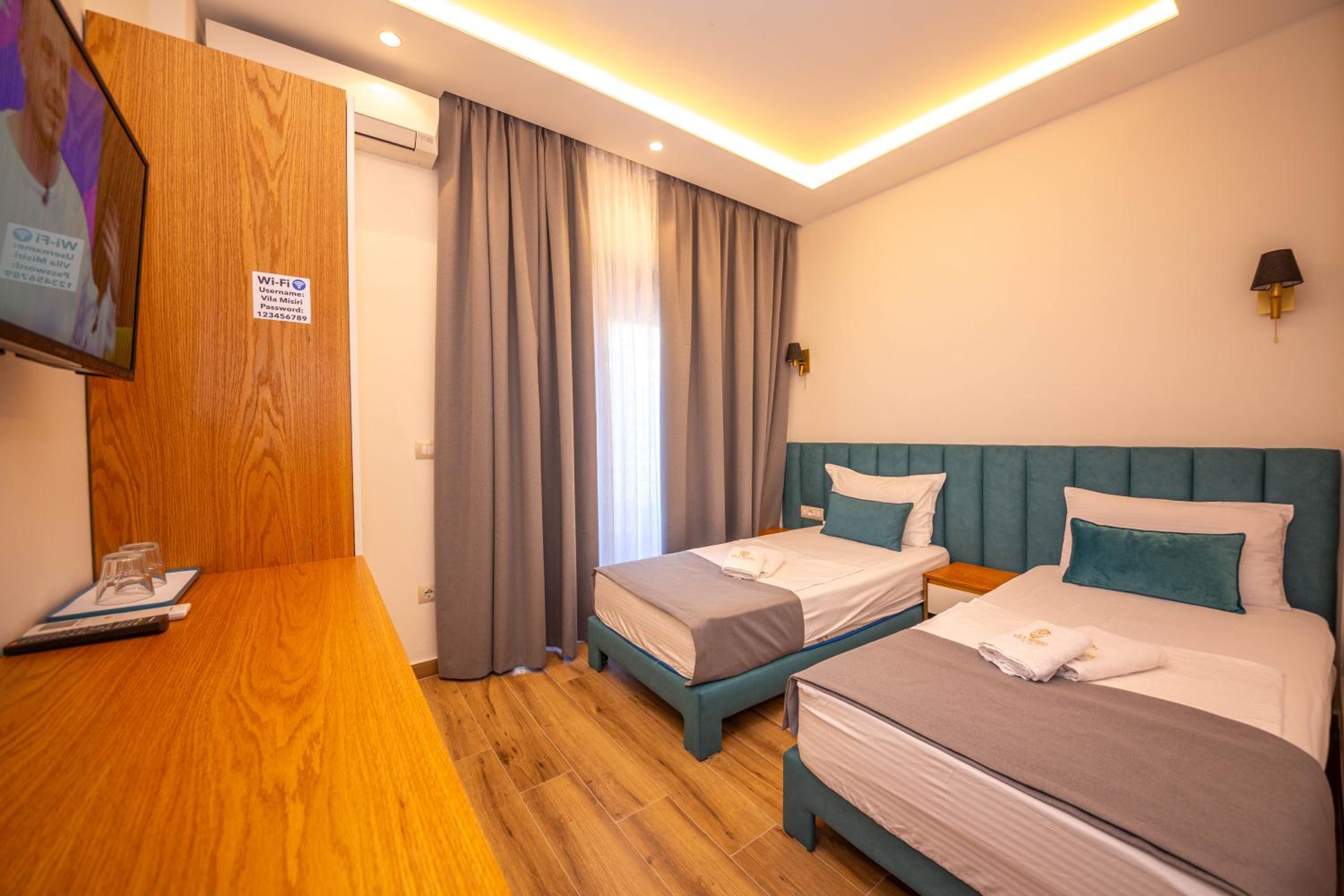 Double or Twin Room with Balcony photo 2