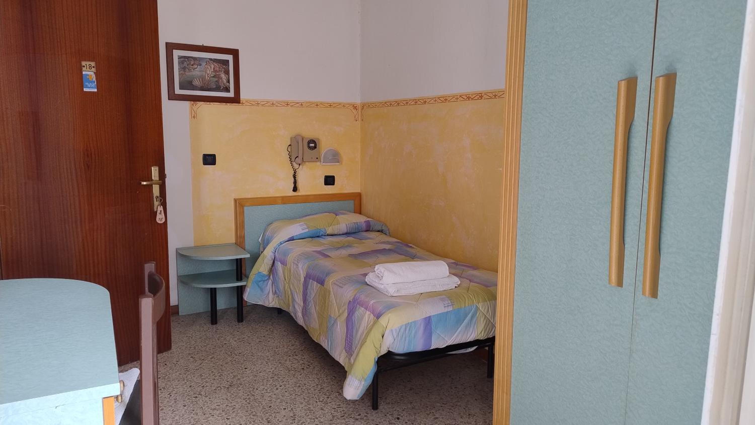 Single Room with Private External Bathroom