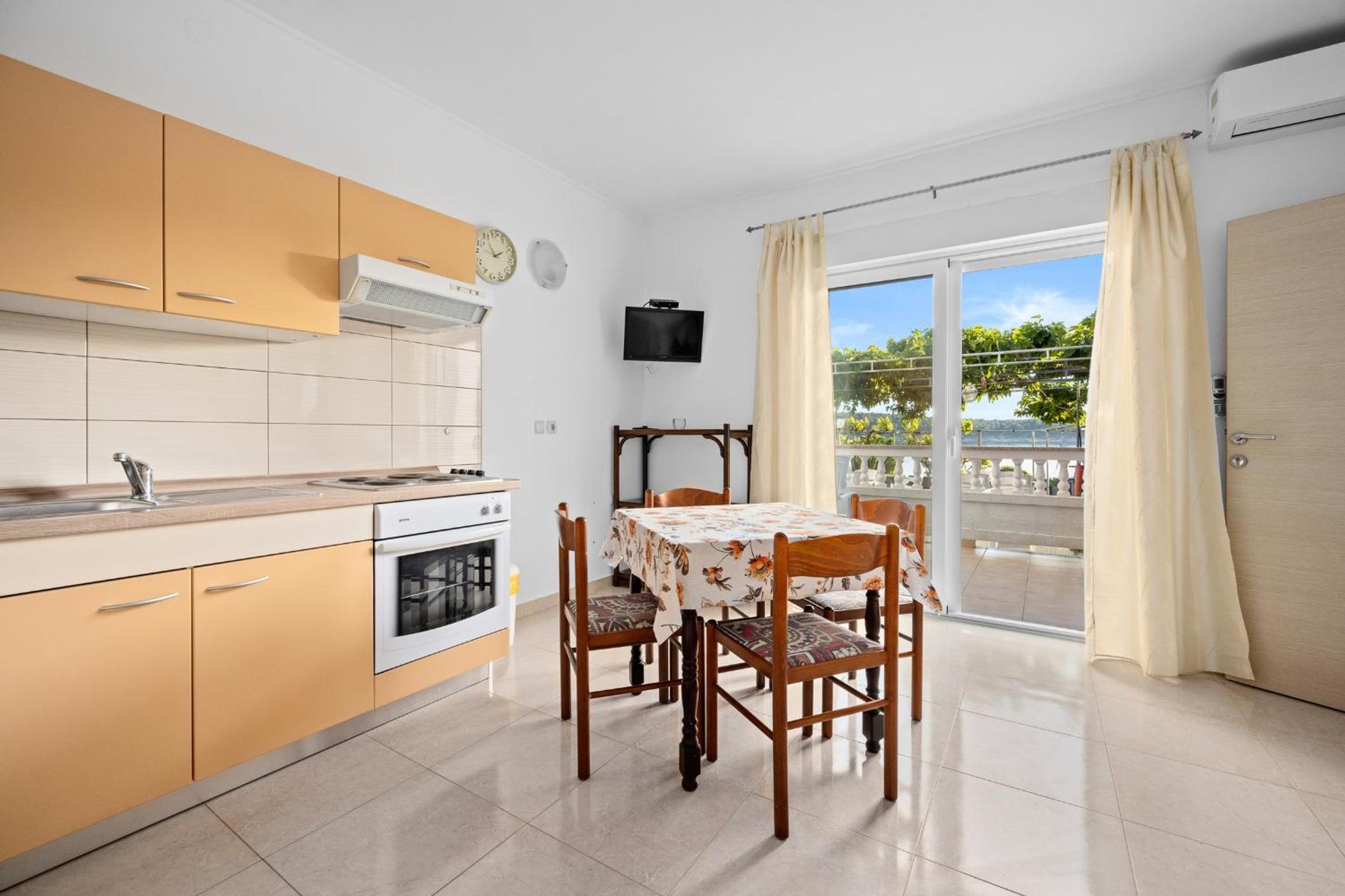 One Bedroom Apartment with Sea View photo 3