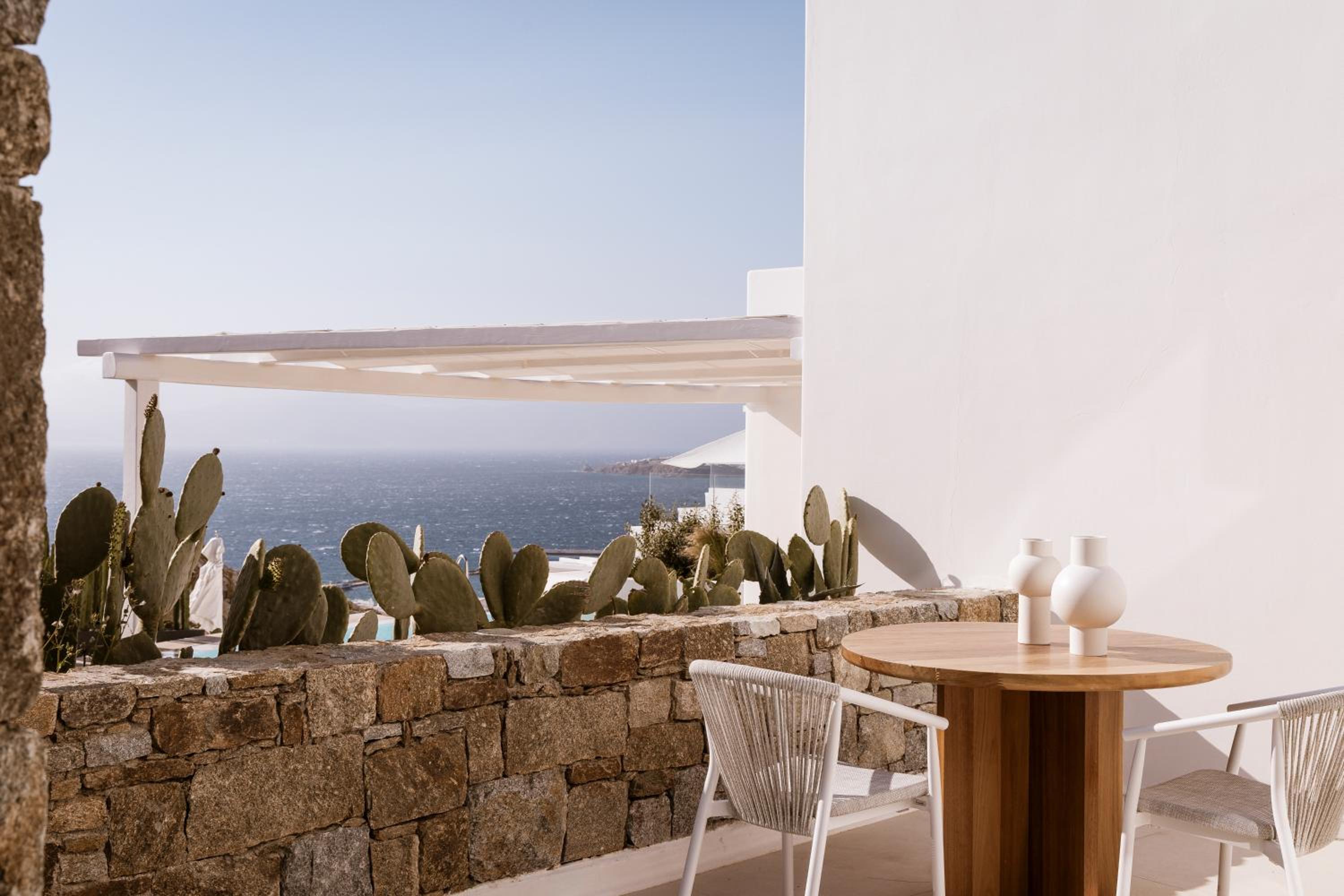 Signature Suite with Jetted Tub & Sea View photo 2